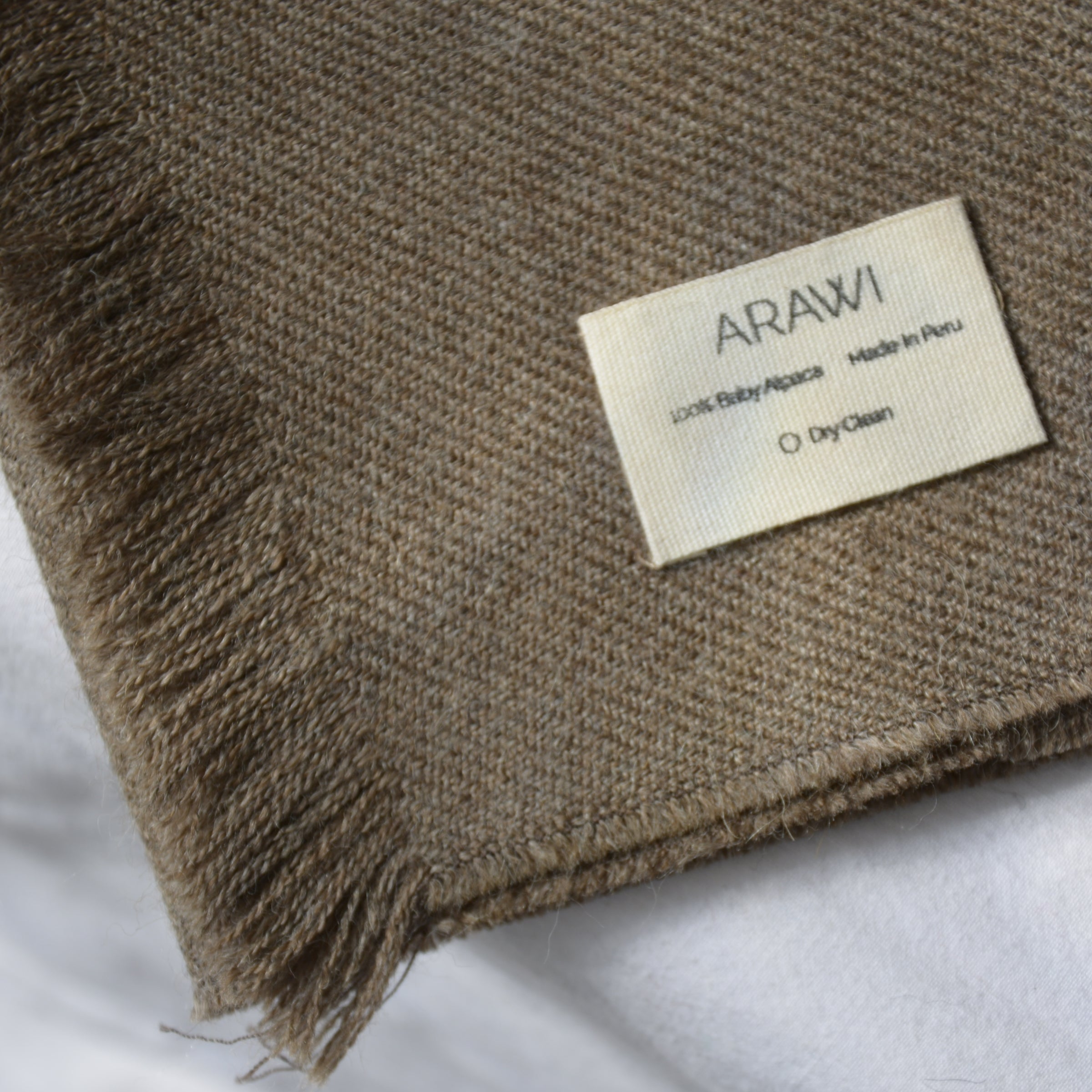 Large_scarf_alpaca_en_Peru_coffee_wool