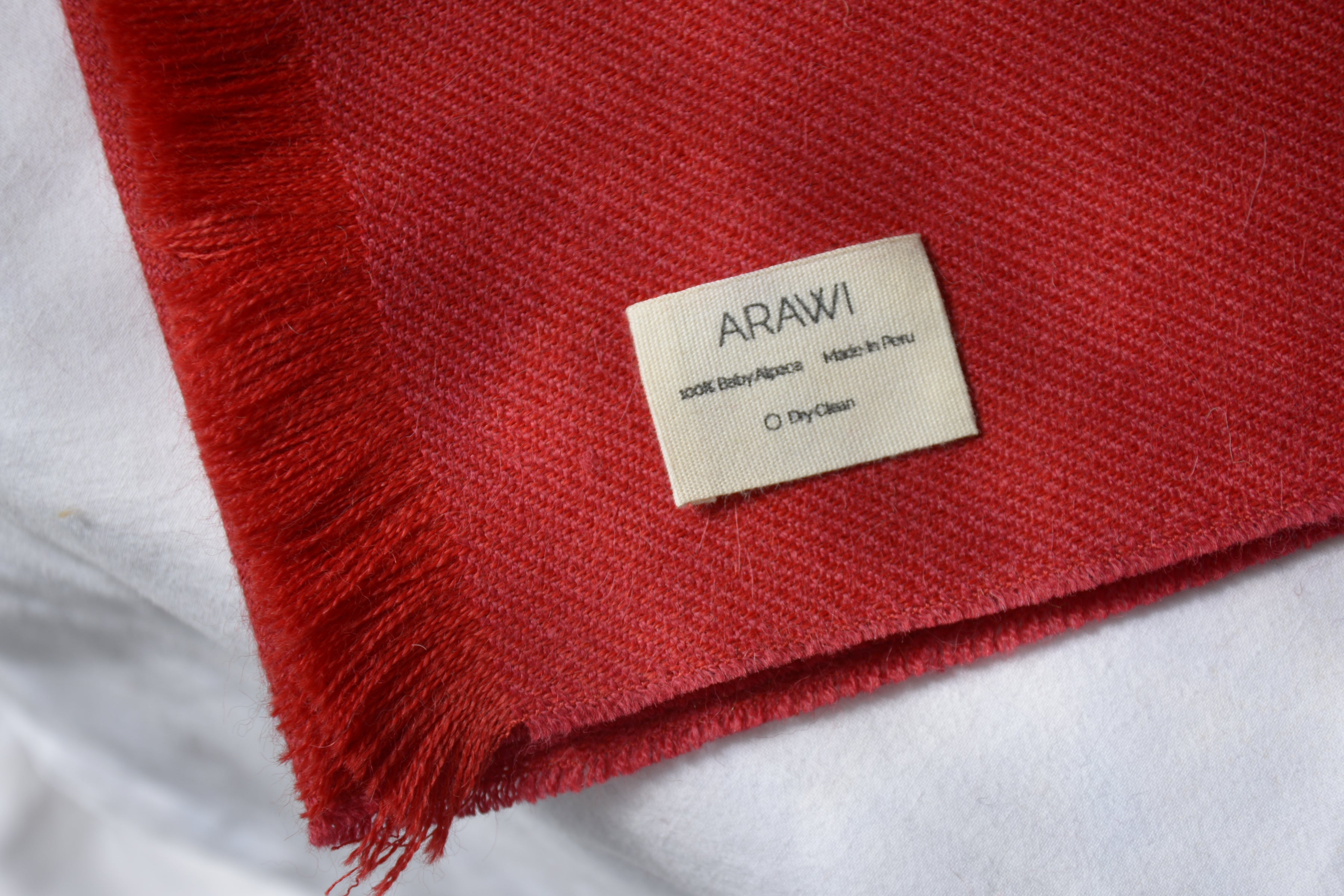 Large_scarf_alpaca_en_Peru_red_wool