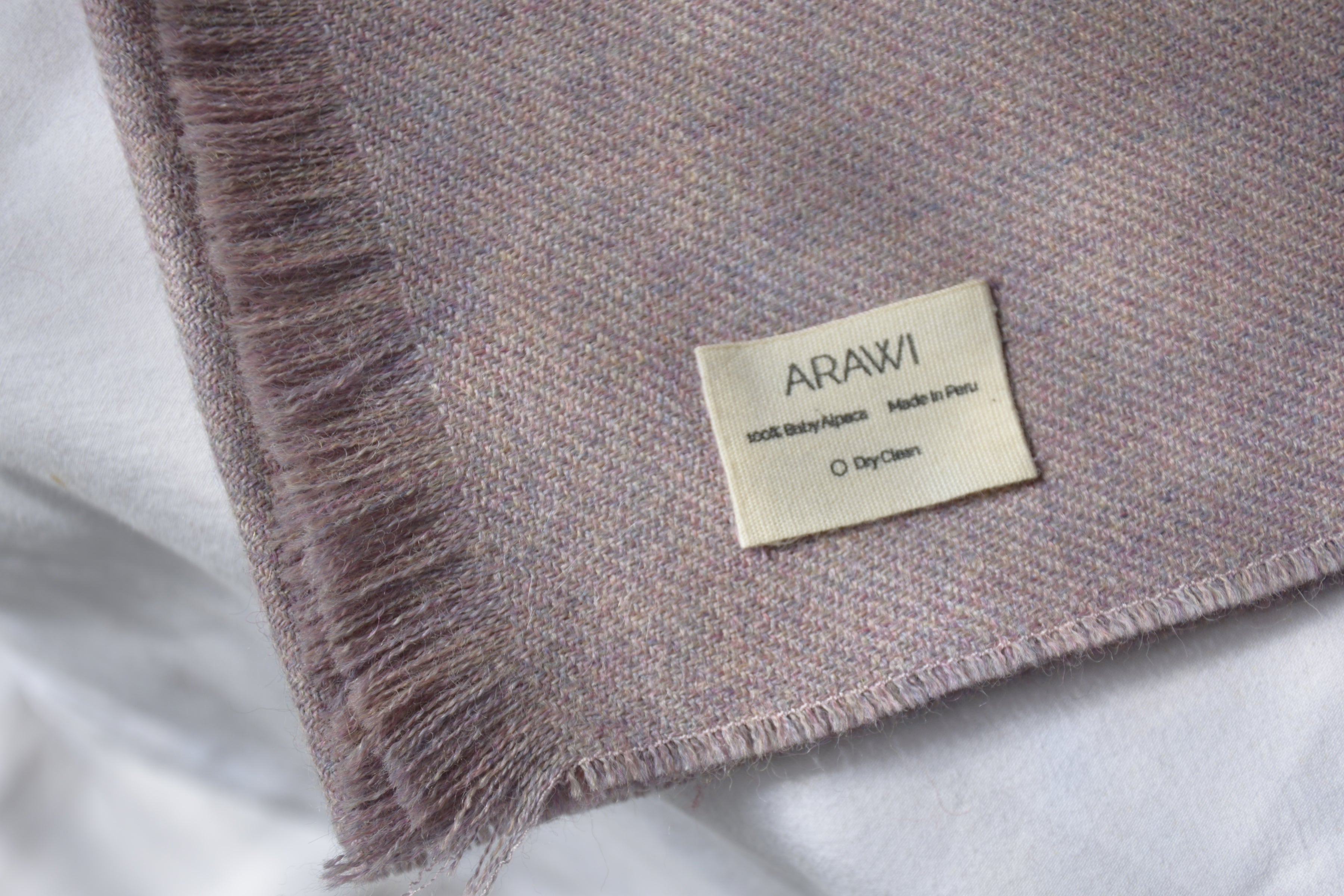 Large_scarf_alpaca_en_Peru_violet_wool