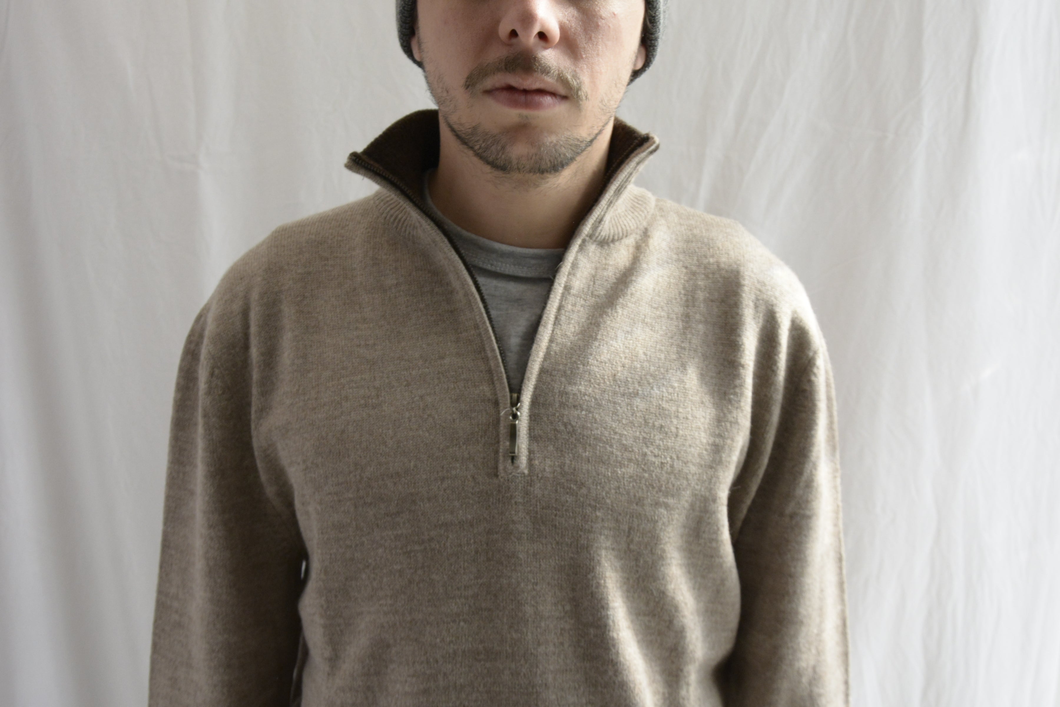 Man_wearing_Alpaca_wool_sweater_in_Peru_beige_colored