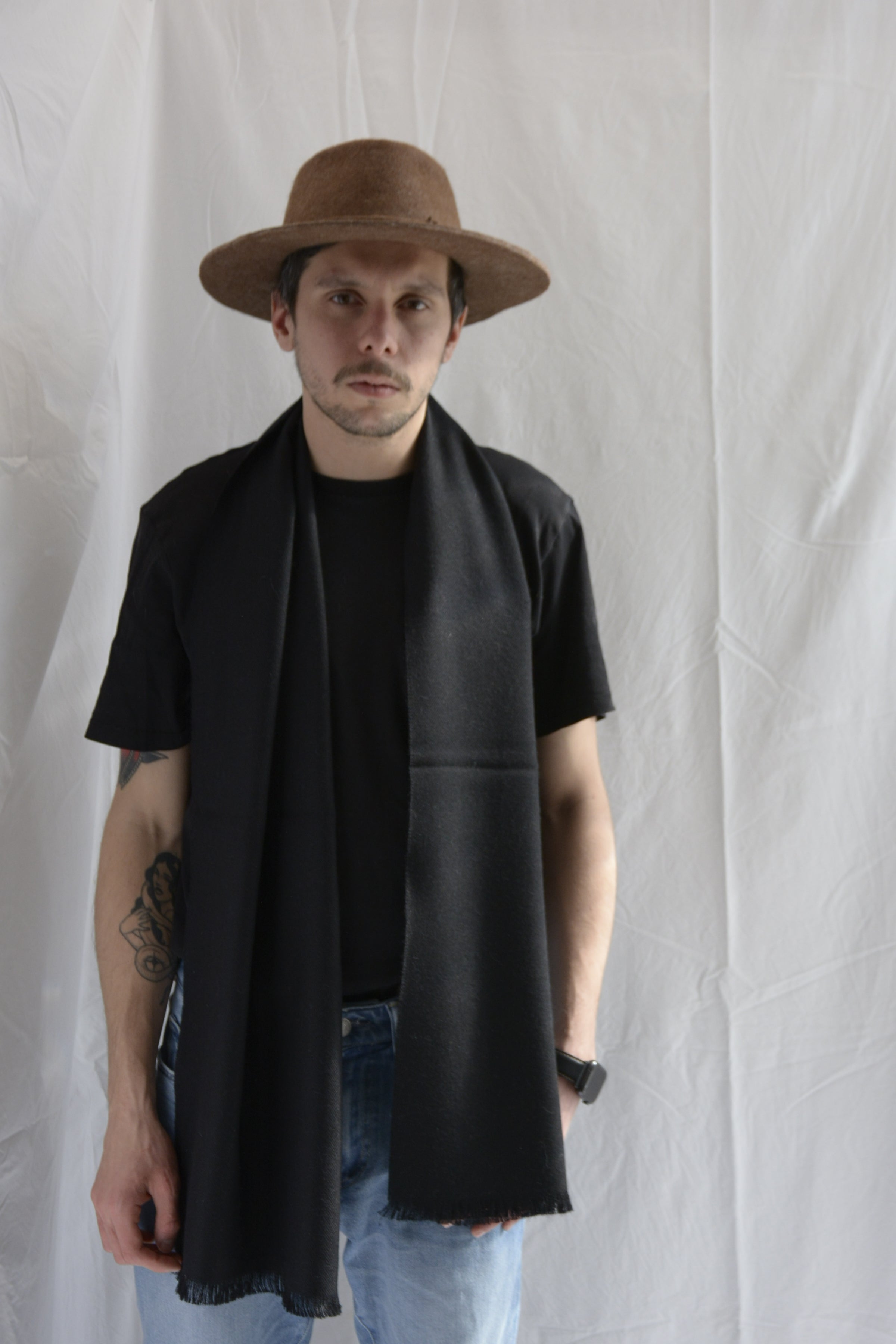 Man_wearing_brown_hat_and_black_scarf_in_Peru