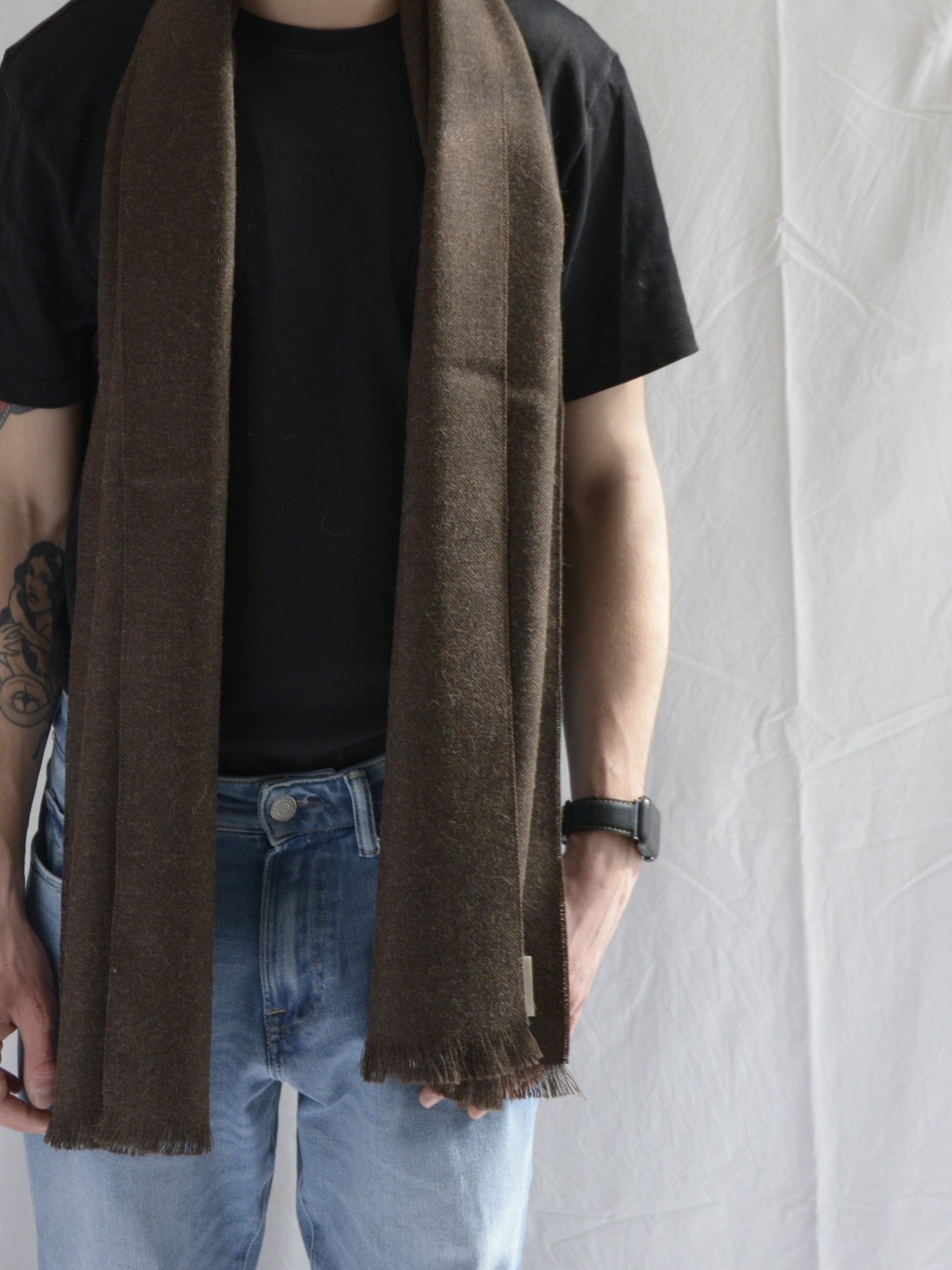 Man_wearing_brown_hat_and_scarf_in_Peru