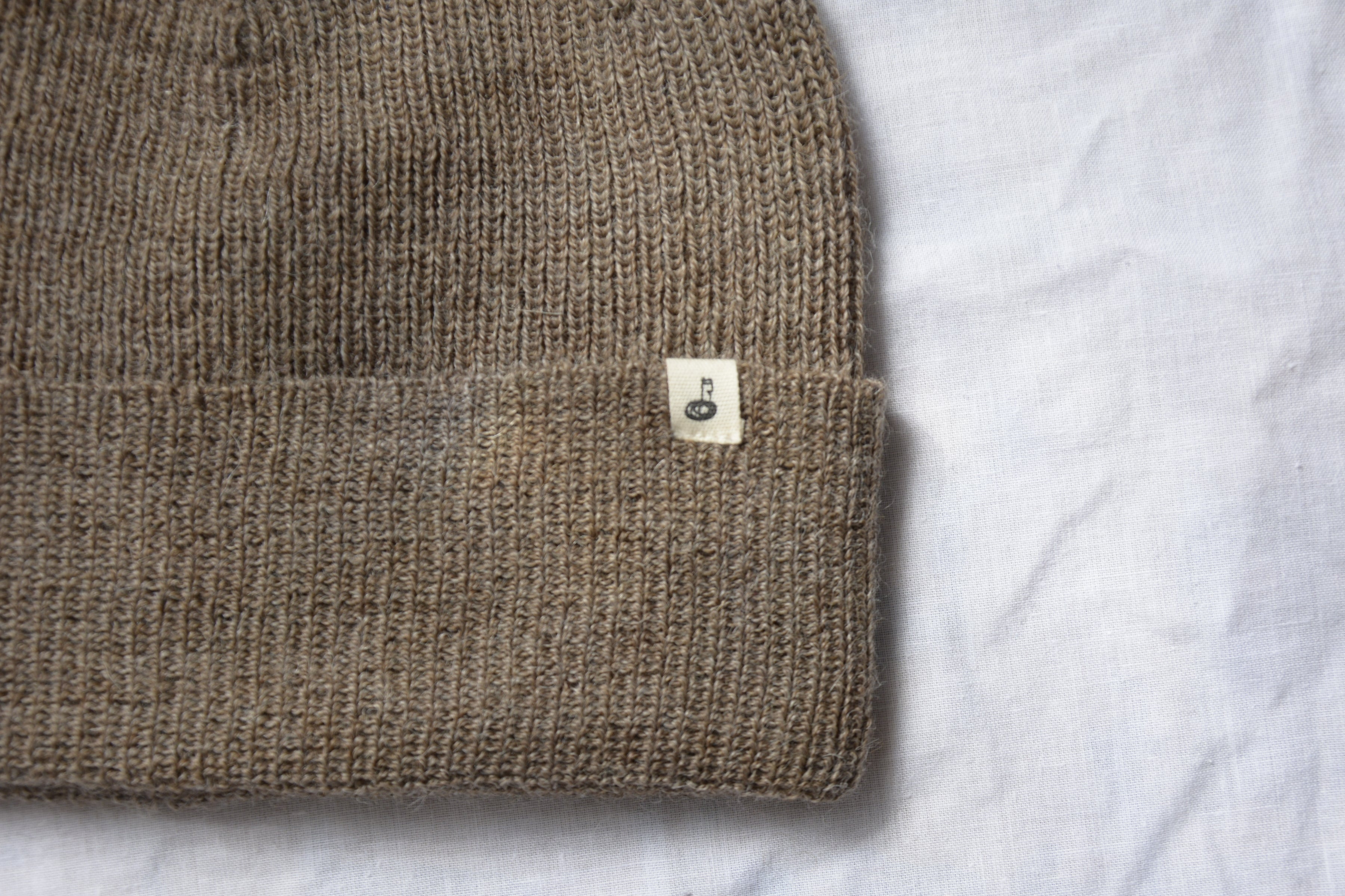 Coffee_beanie_closer_with_logo