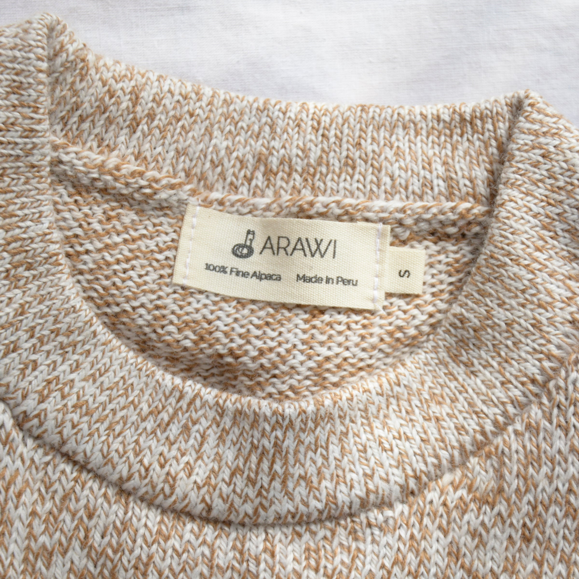 Alpaca_wool_clothes_in_Peru_cream_colored