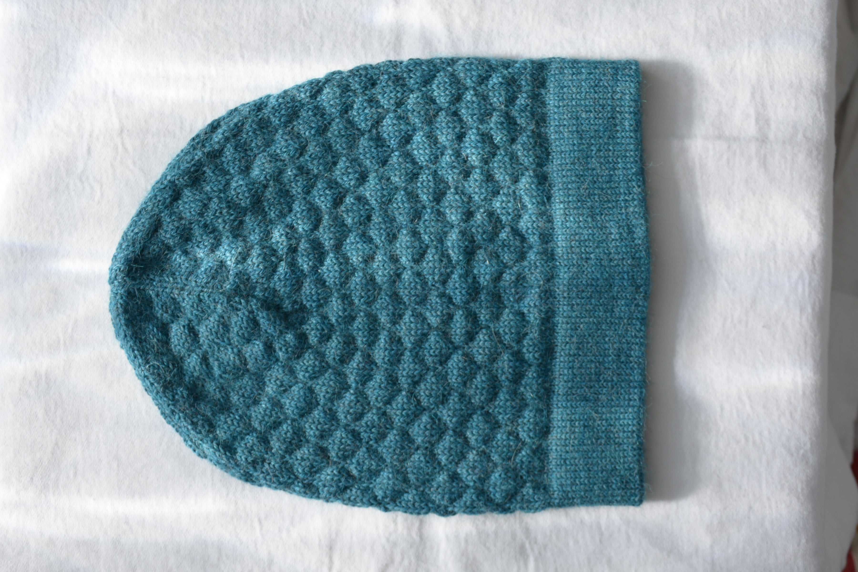 Honeycomb_pattern_fancy_blue_beanie_alpaca_peruvian_wool