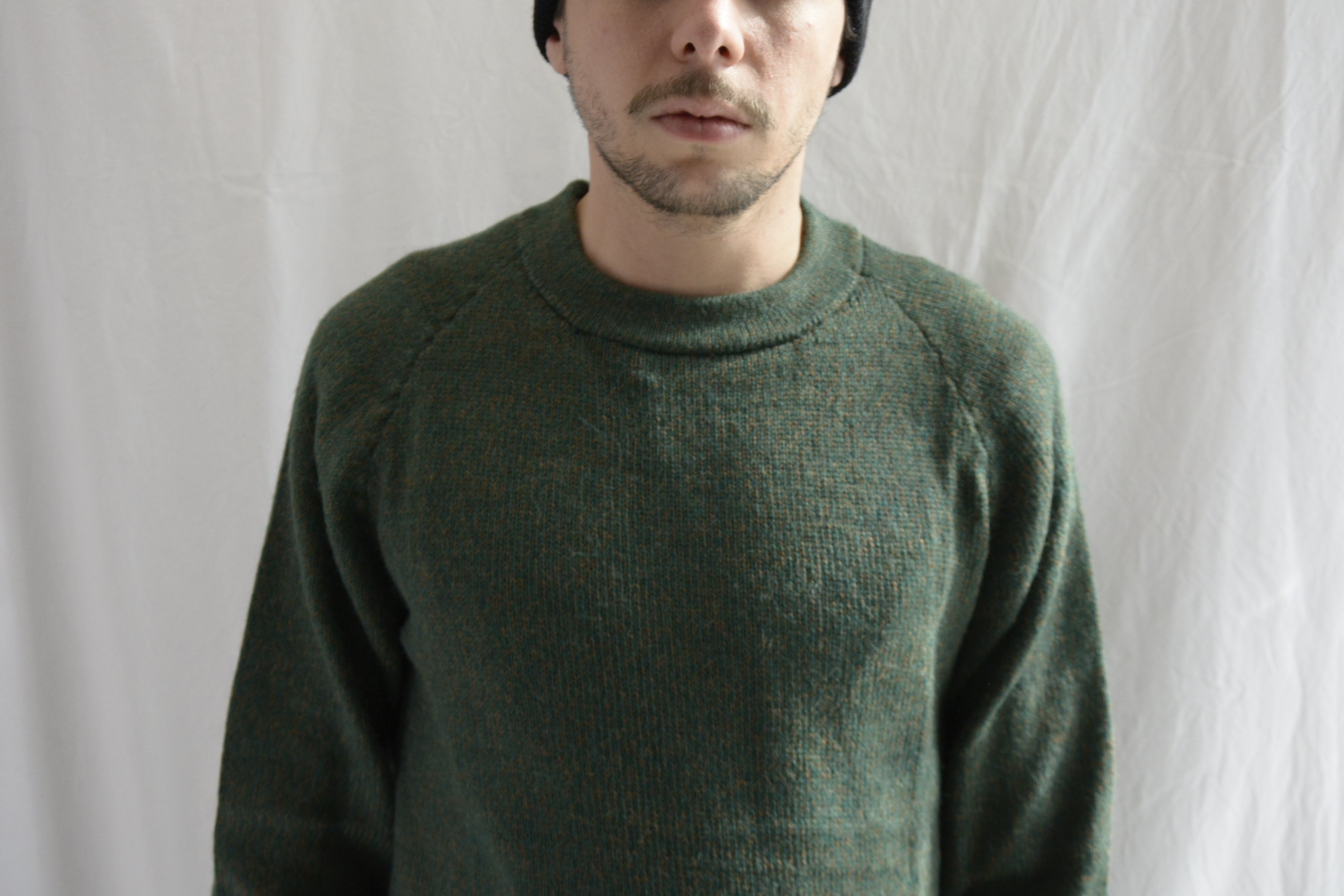 Man_wearing_Alpaca_wool_clothes_in_Peru_green_colored