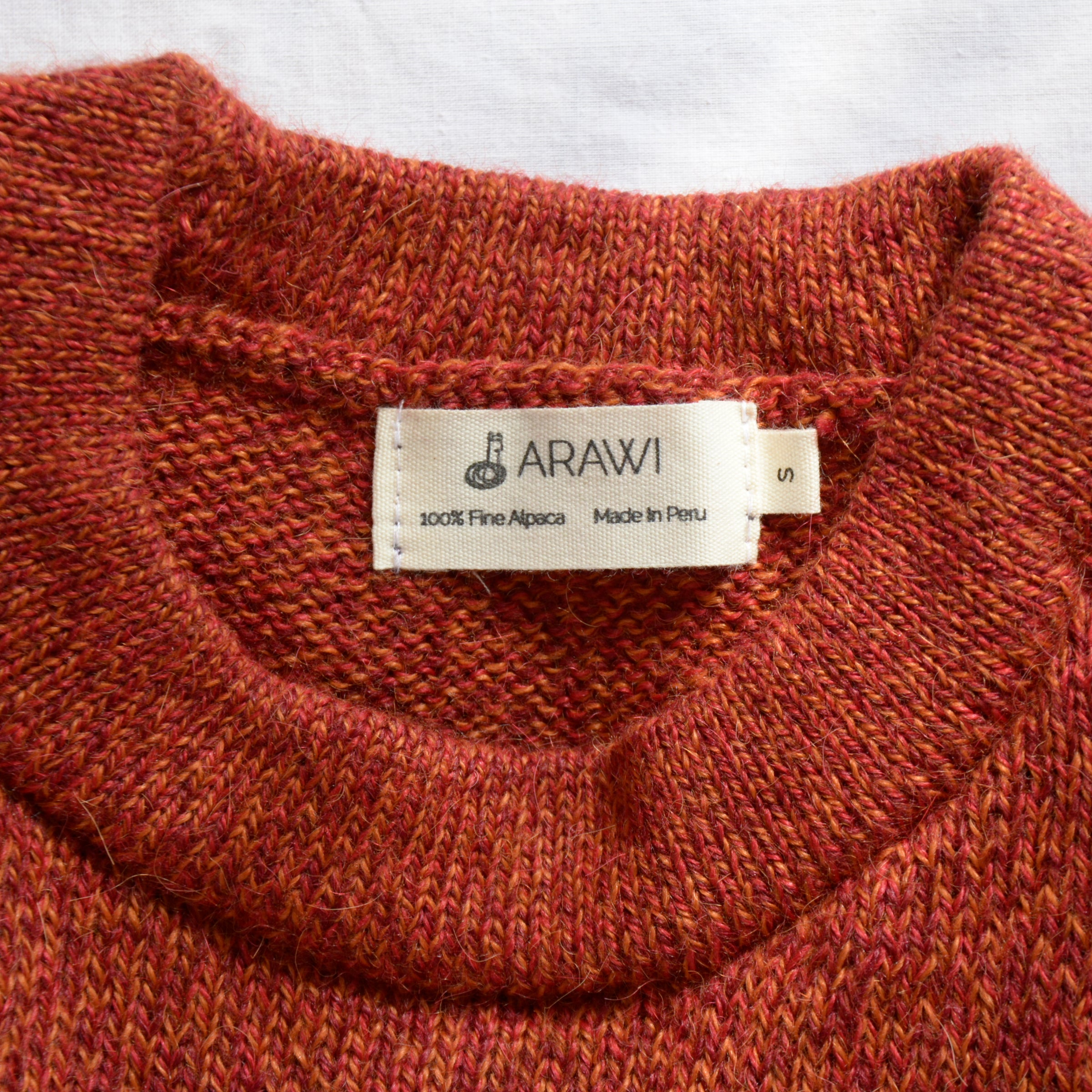 Alpaca_wool_clothes_in_Peru_orange_colored