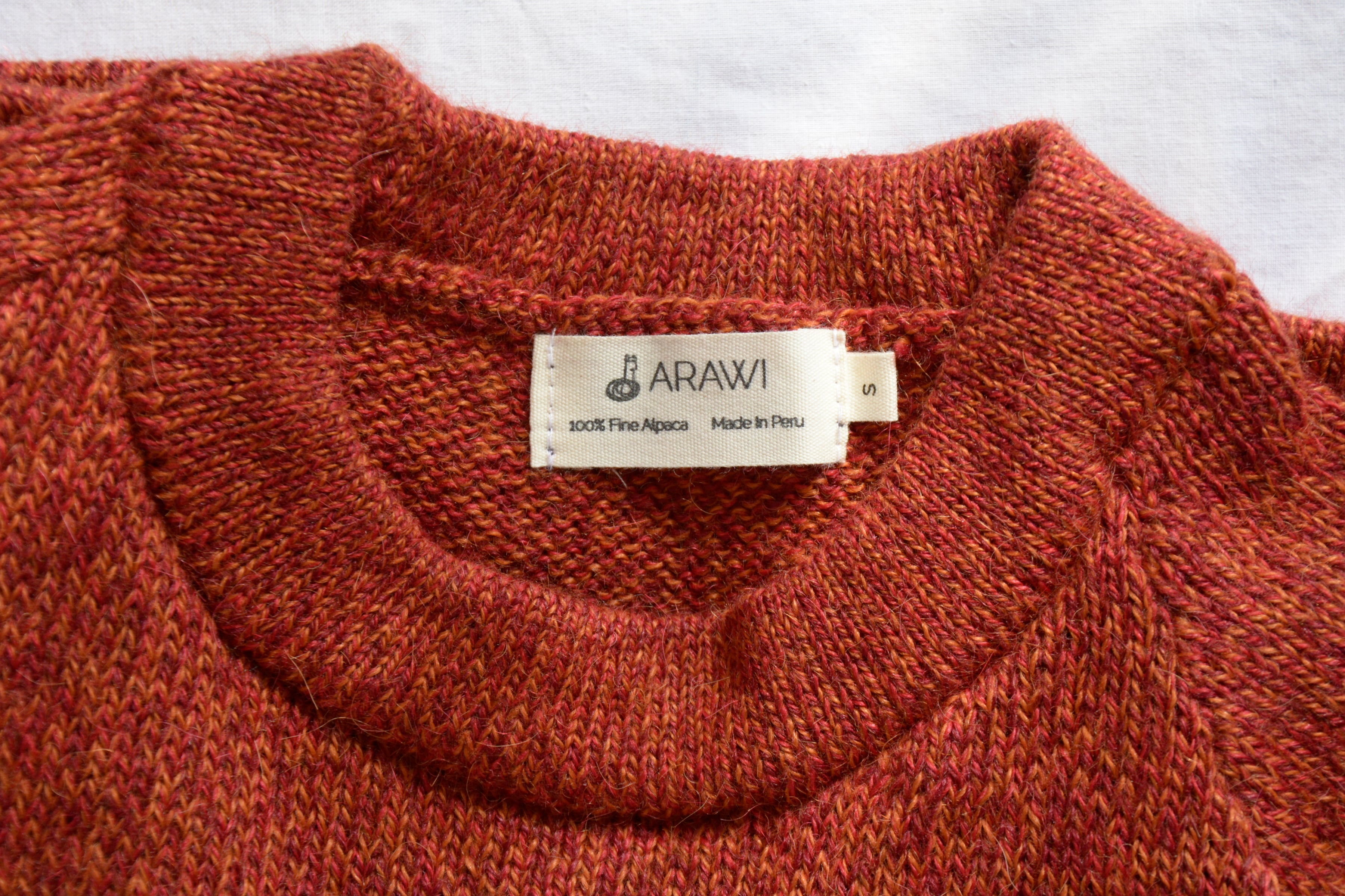 Alpaca_wool_clothes_in_Peru_orange_colored