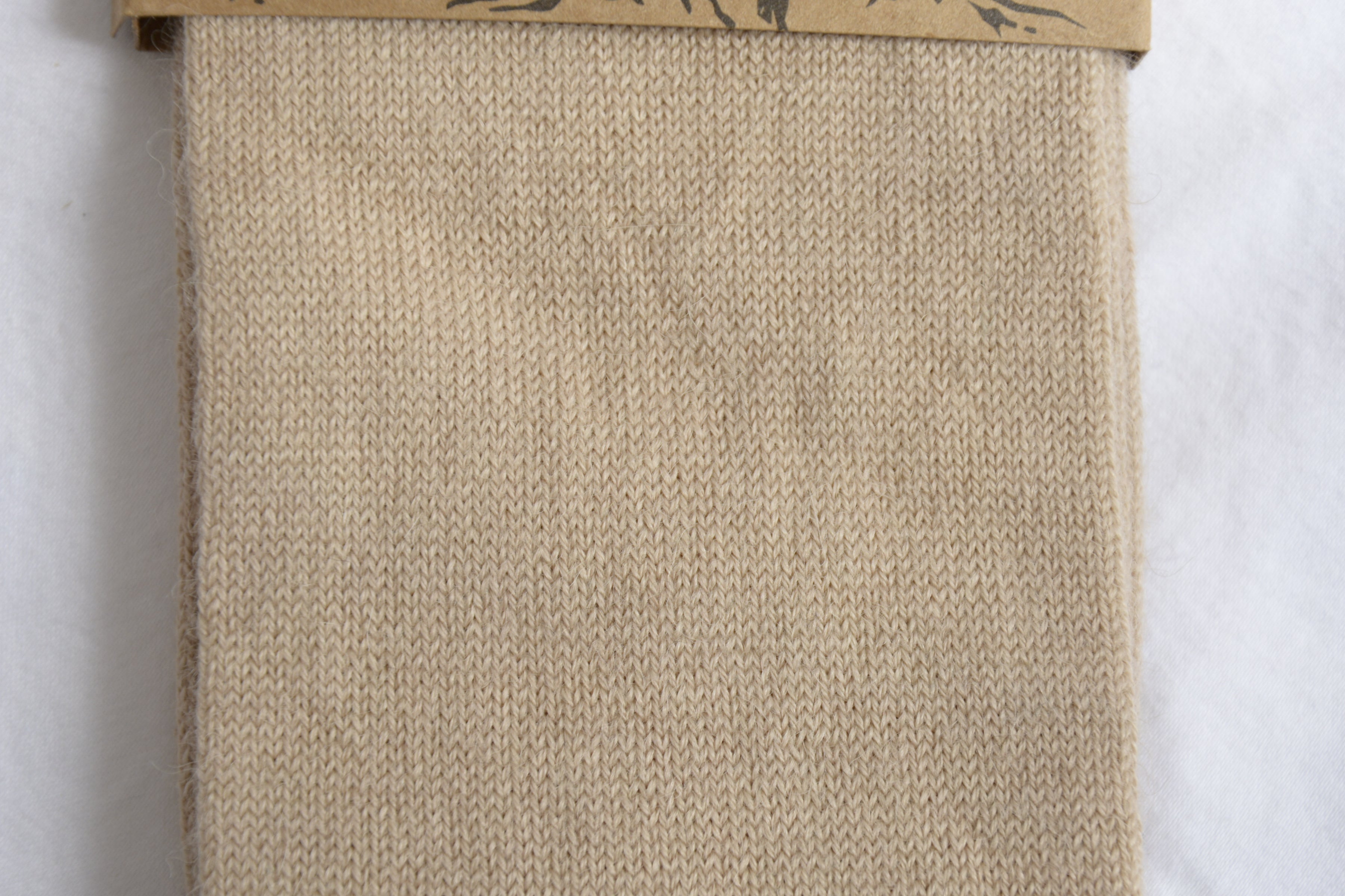 Alpaca_wool_clothing_en_Peru_beige_socks