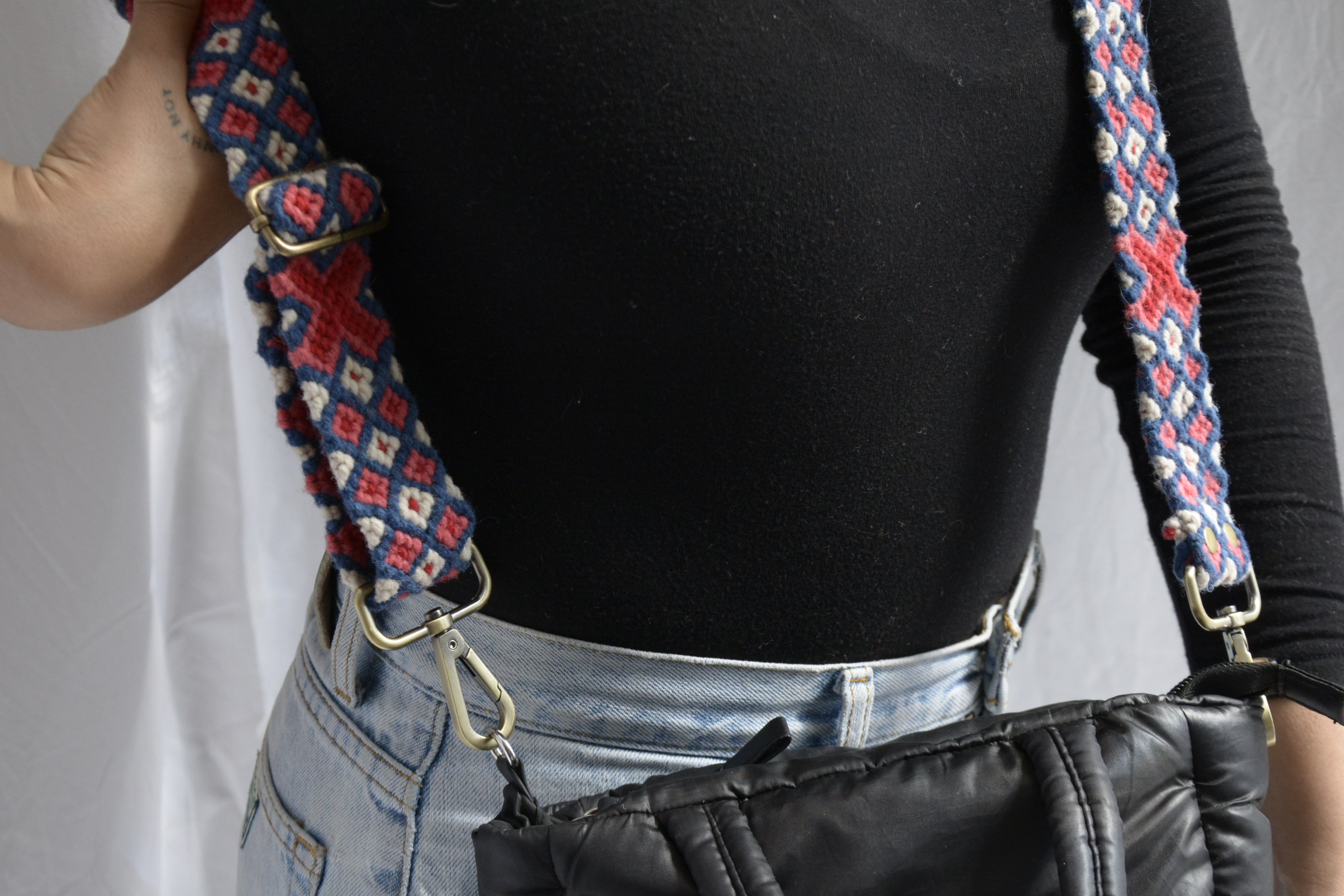 Alpaca_wool_clothing_pink_braid_holding_bag