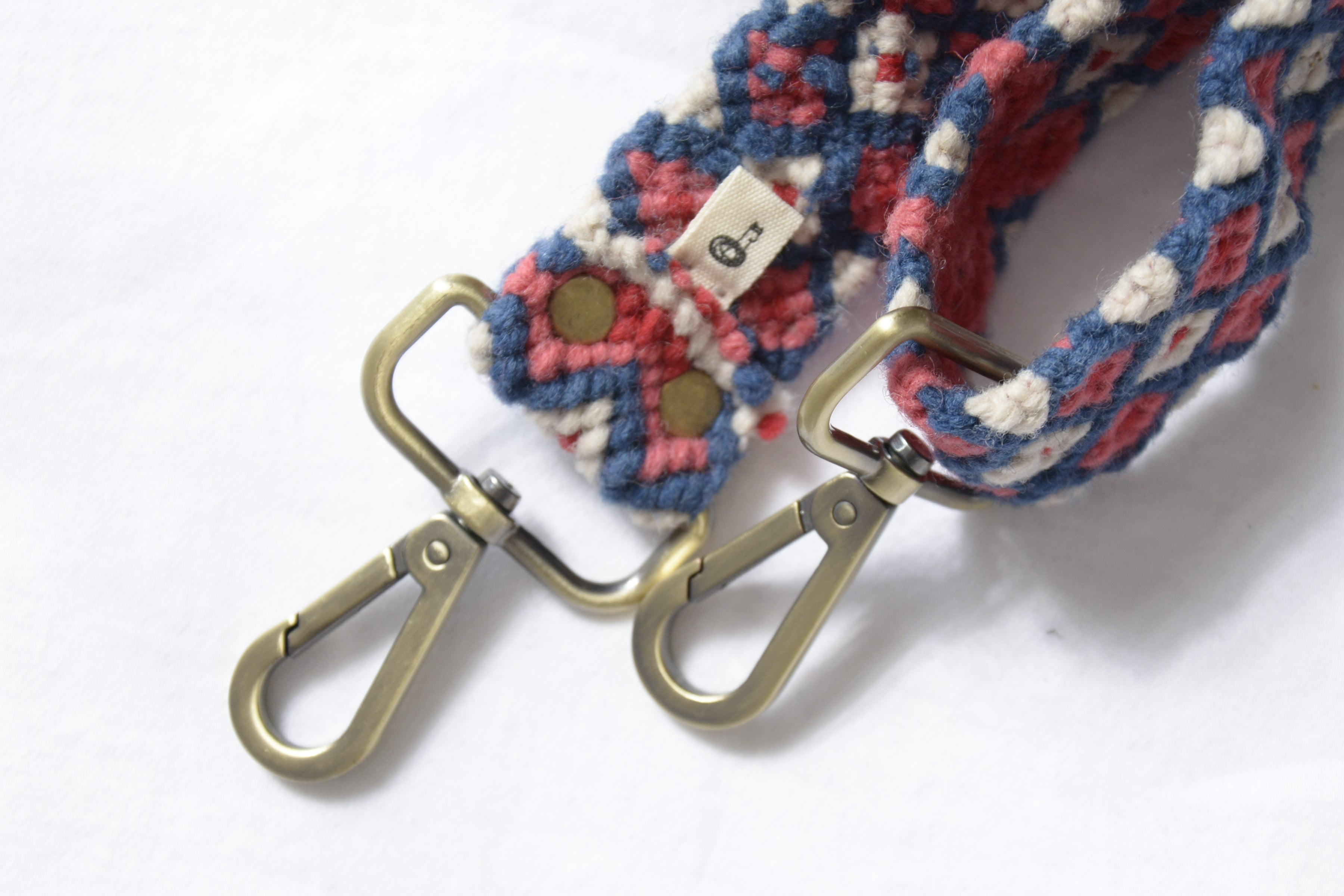 Alpaca_wool_clothing_metal_fasteners