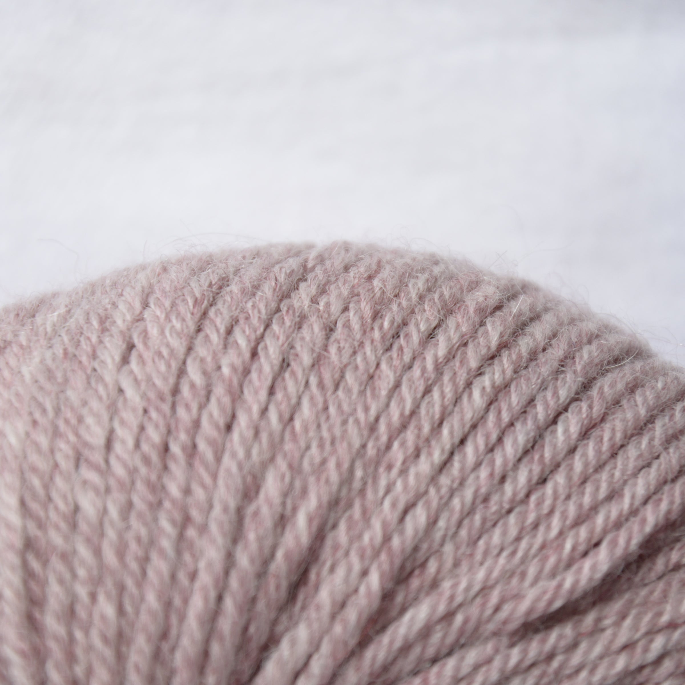 Wool_of_ baby_peruvian_alpaca_yarn_violet_colored