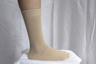 Alpaca_clothes_en_Peru_foot_with_beige_sock