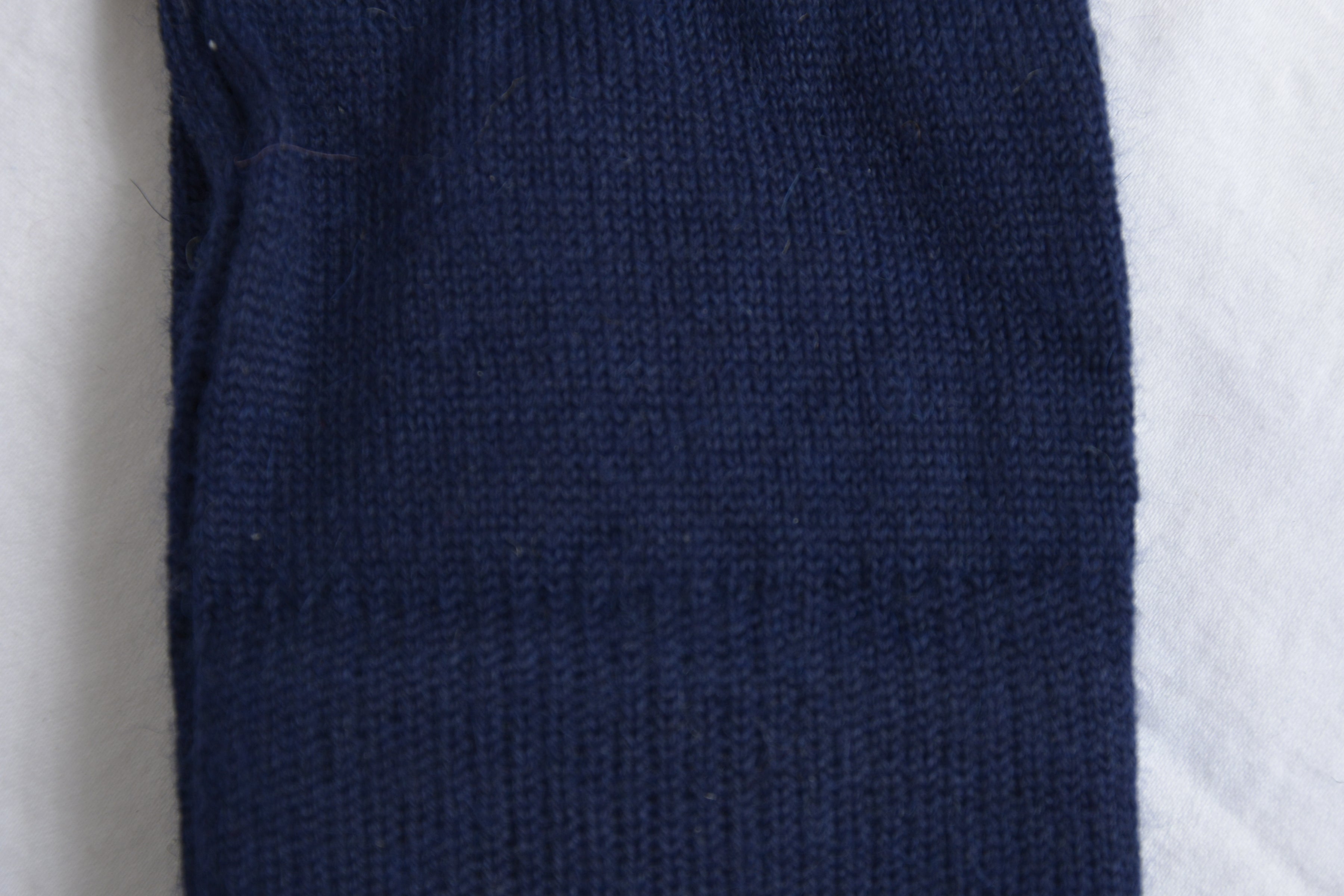 Alpaca_clothes_en_Peru_blue_socks