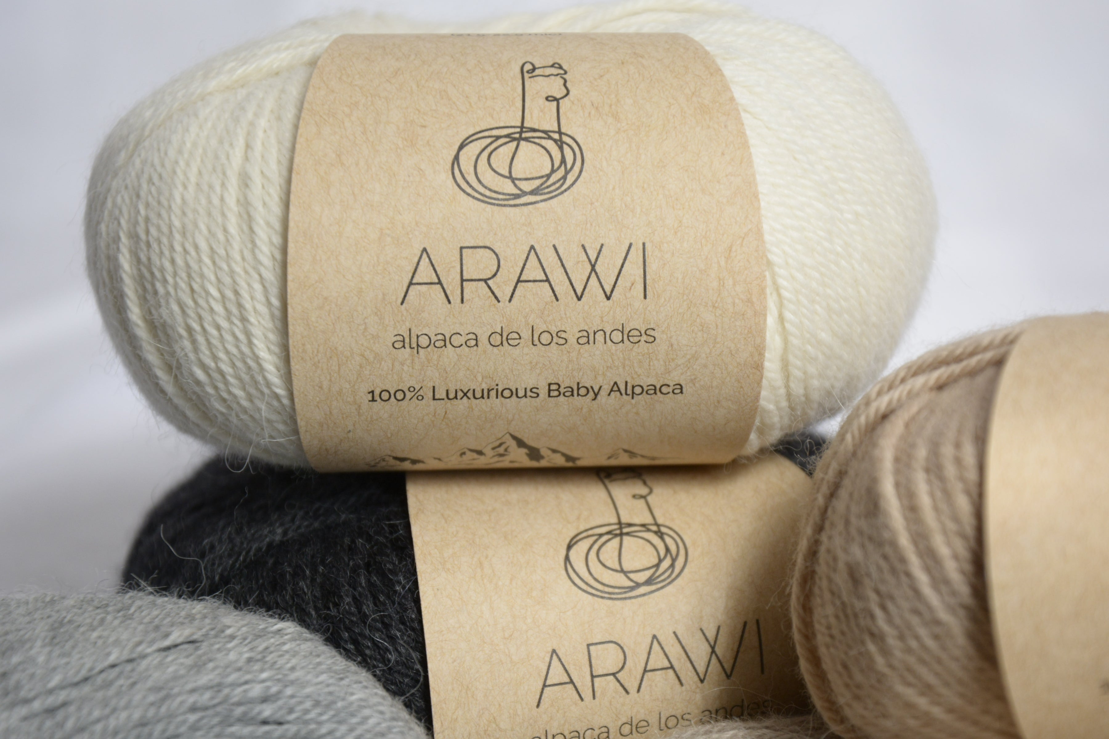 Peruvian_alpaca_wool_yard_white_black_cream_coffee