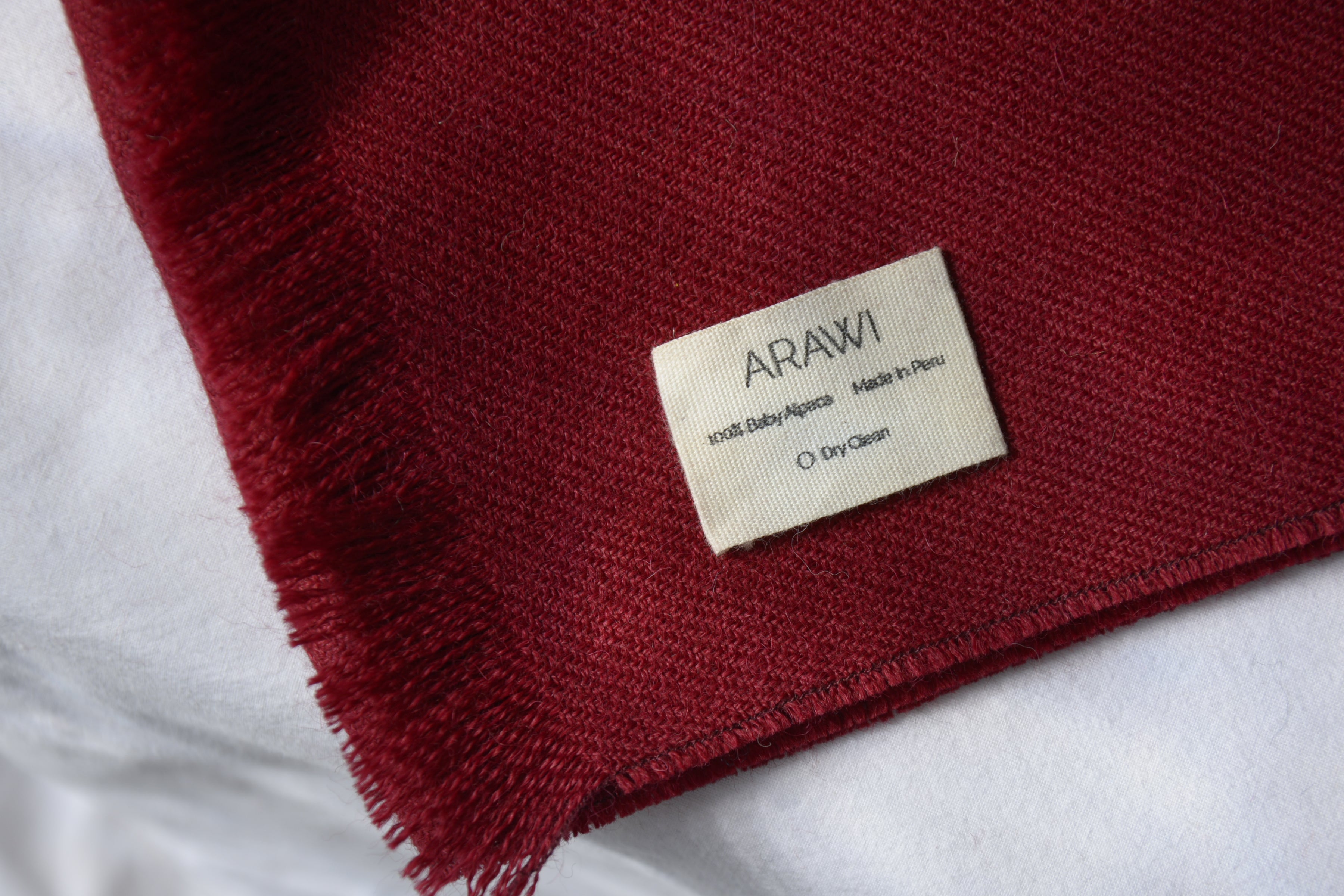 Large_scarf_alpaca_en_Peru_brick_red_wool