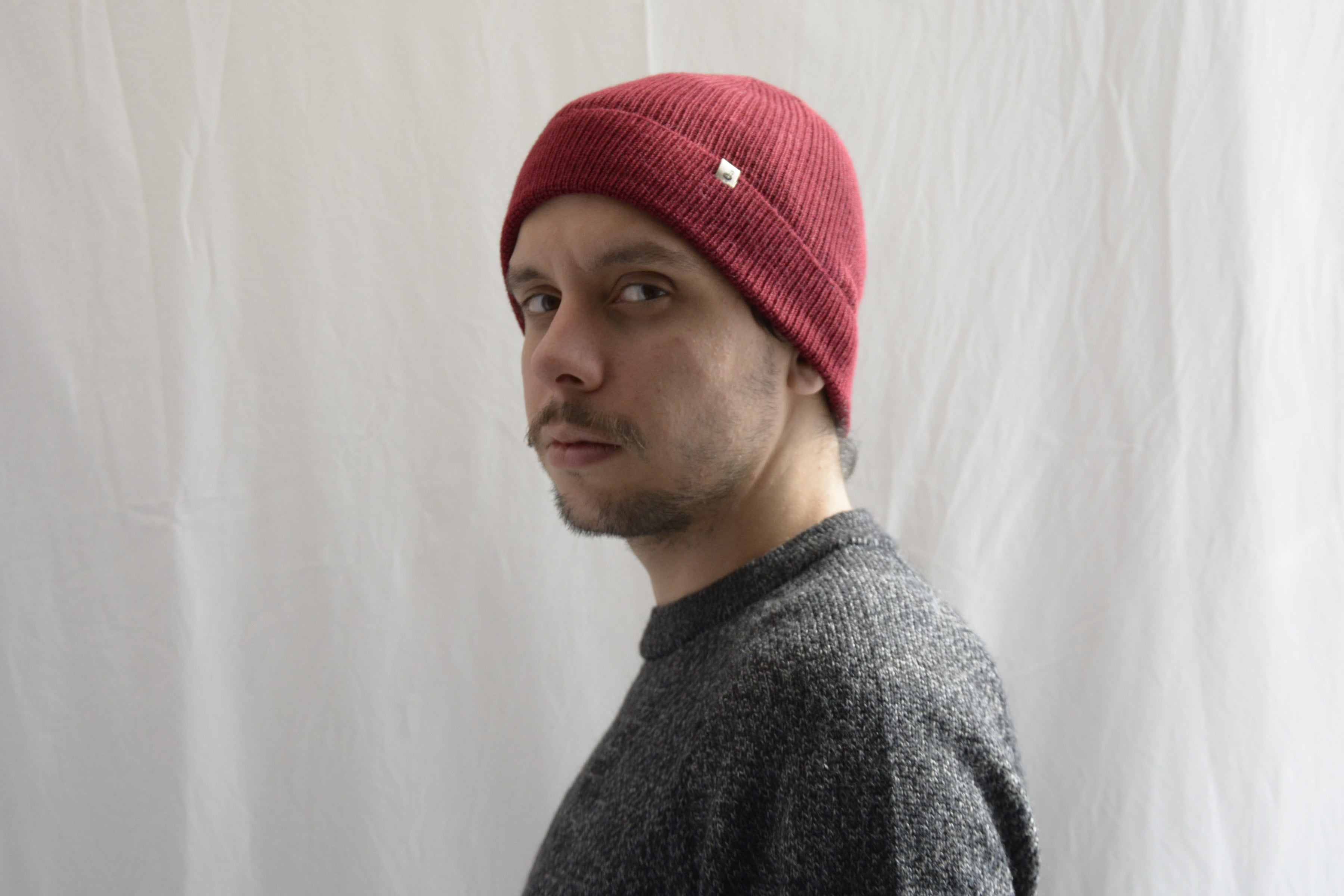 Man_wearing_beanie_and_sweater_alpaca_clothing