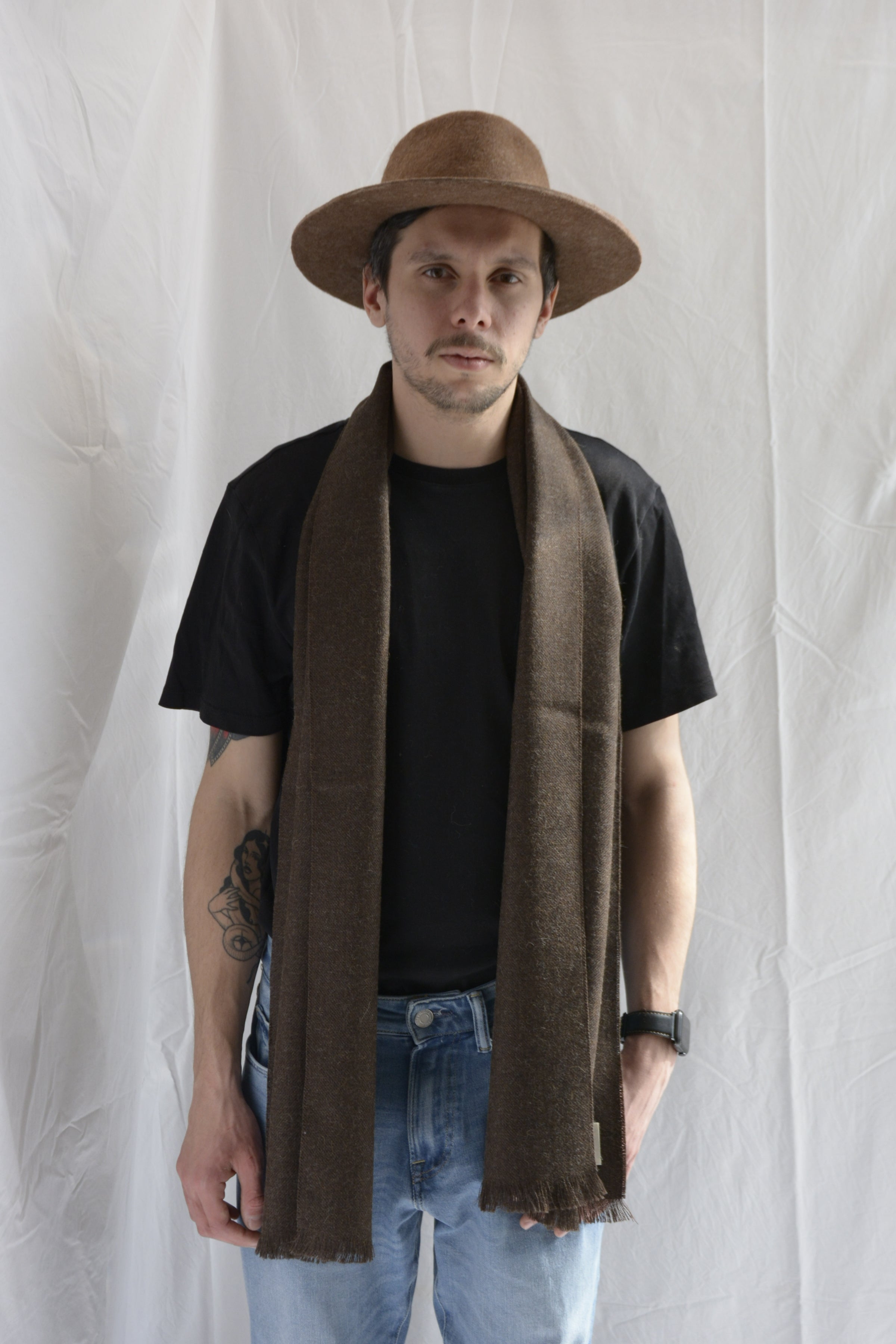 Man_wearing_brown_hat_and_scarf_in_Peru