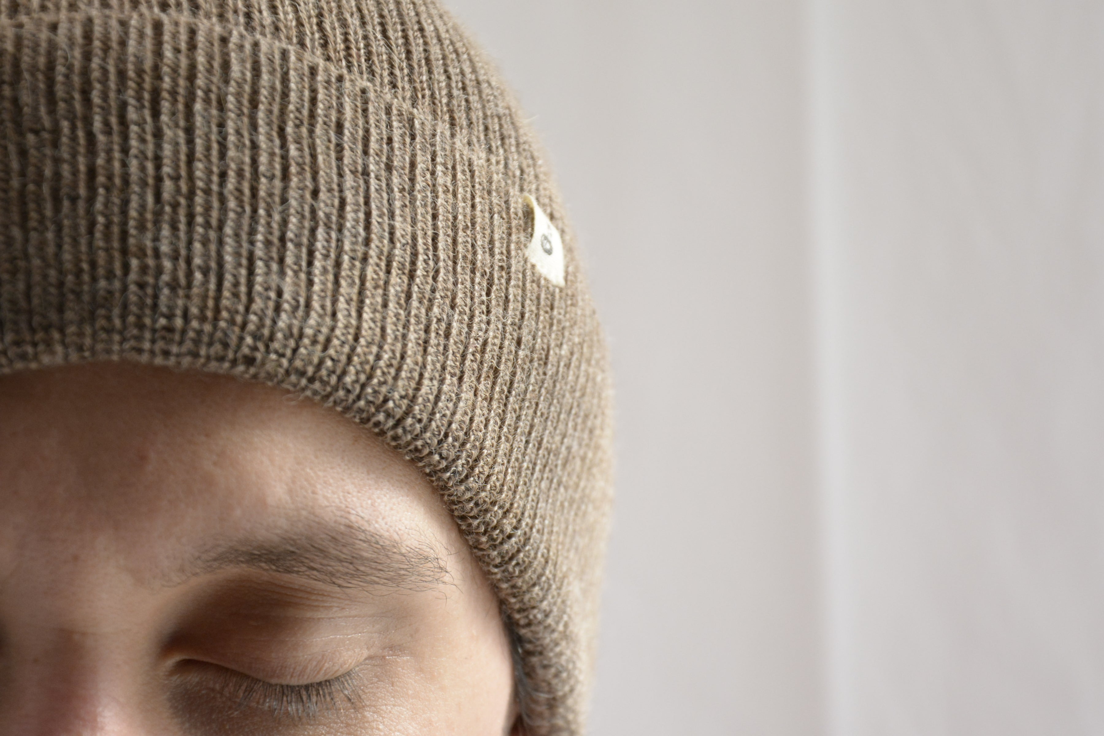 Man_wearing_coffee_peruvian_wool_beanie