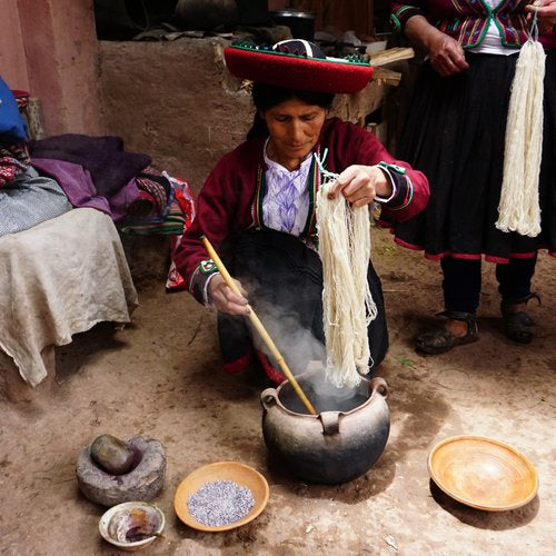 Woman_who_works_Peruvian_wool_by_hand