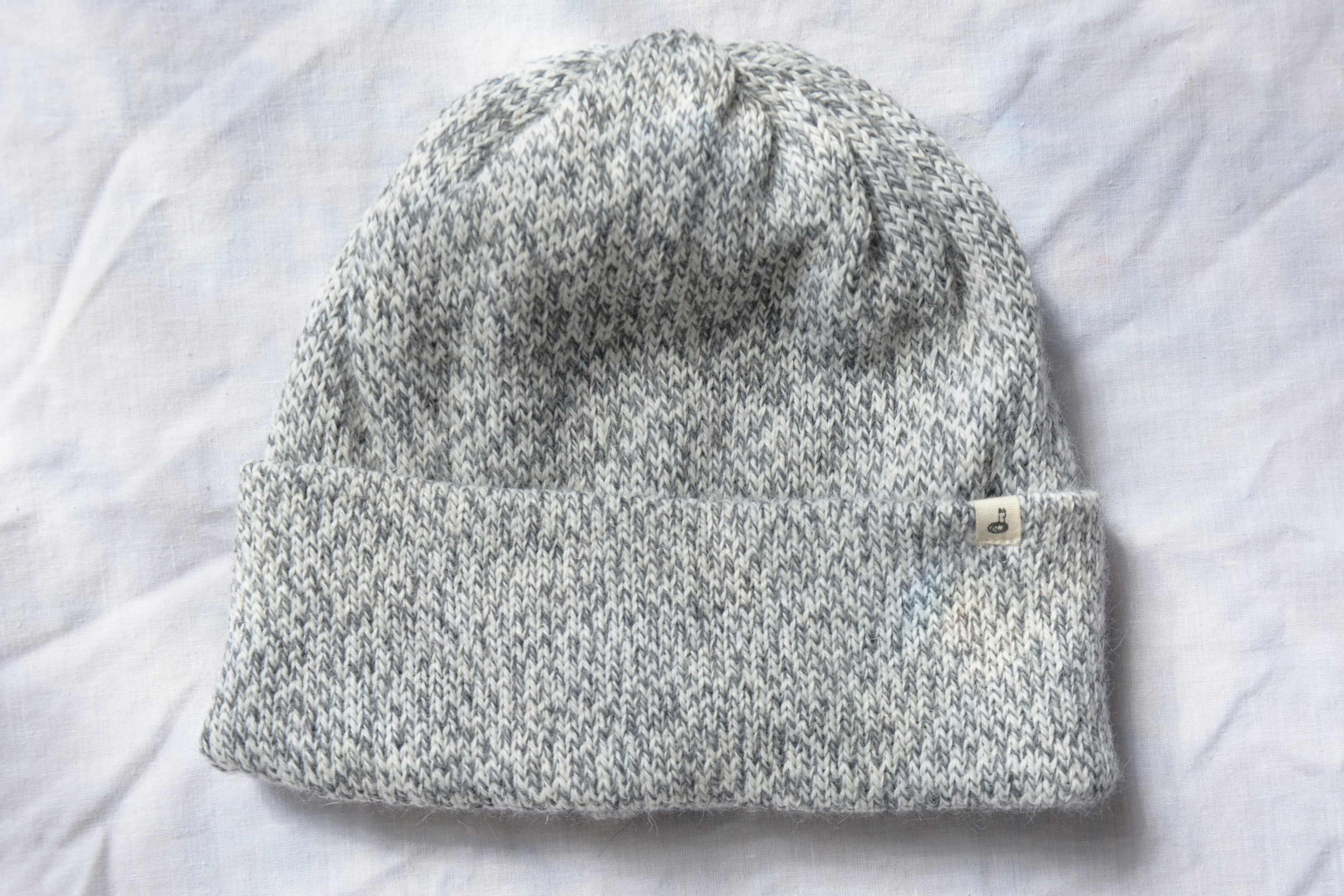 Light_gray_beanie_Alpaca_en_Peru