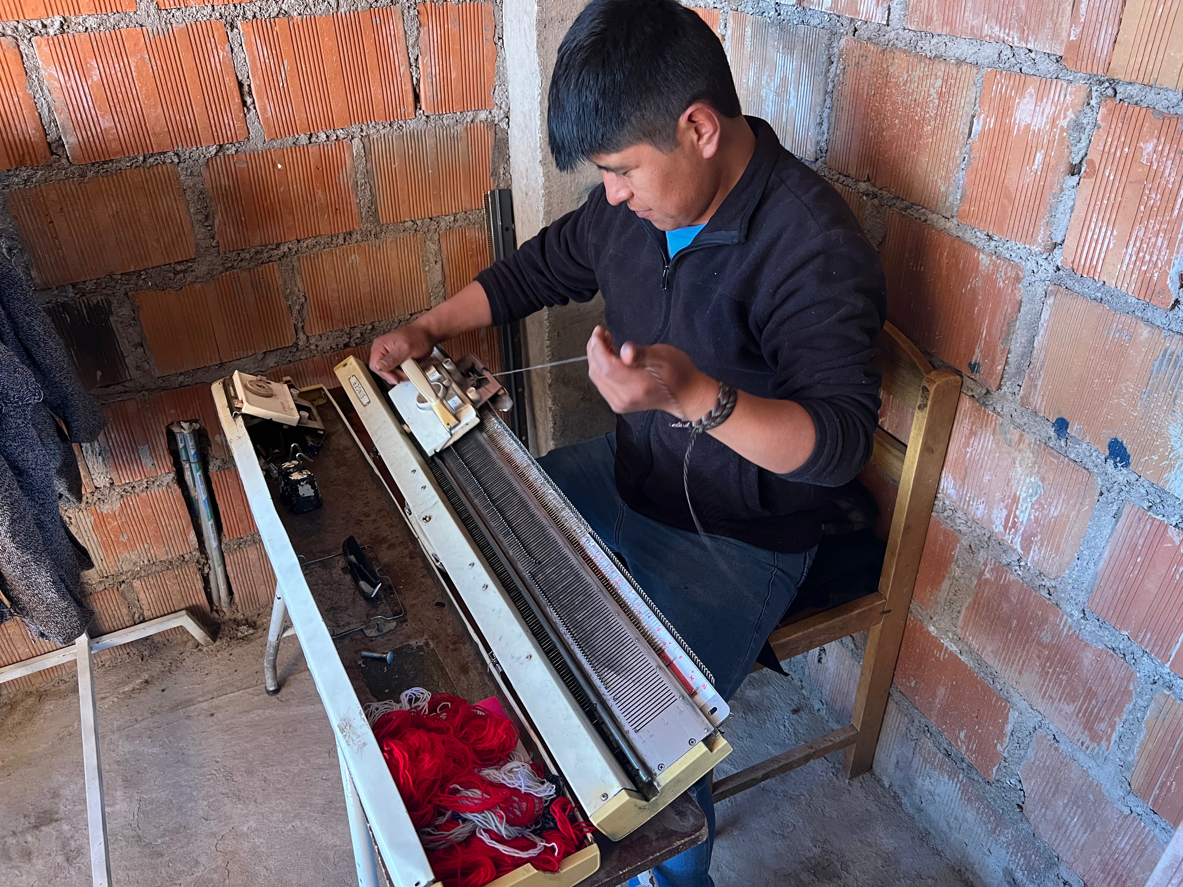 Native_producer_spins_the_peruvian_alpaca_wool