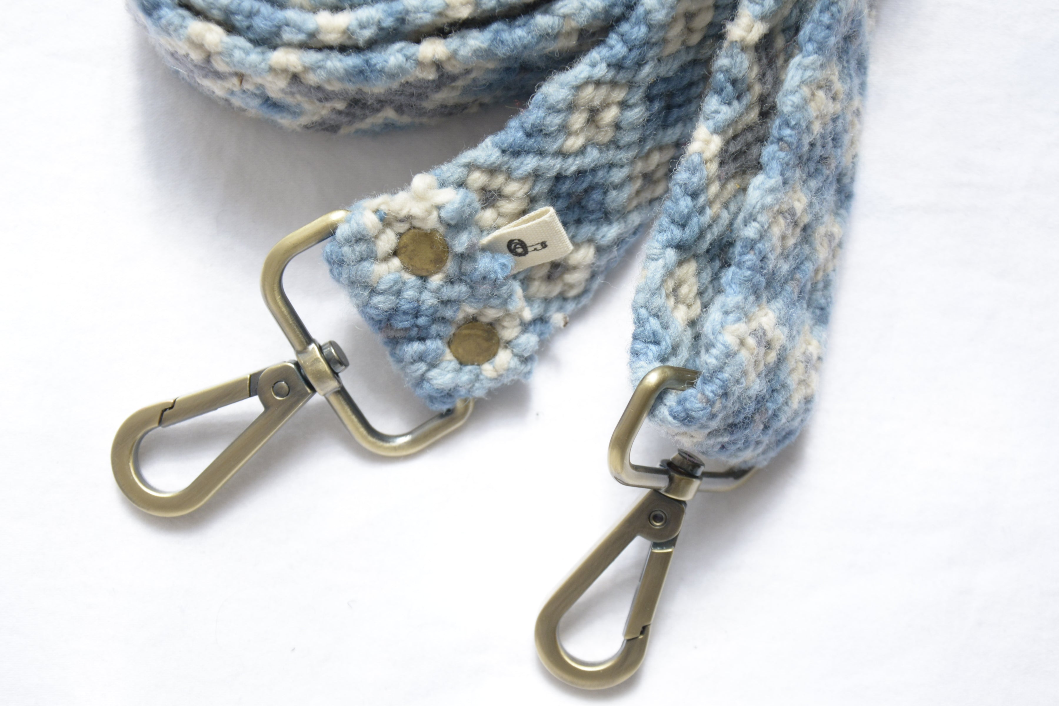 Alpaca_wool_clothing_metal_fasteners