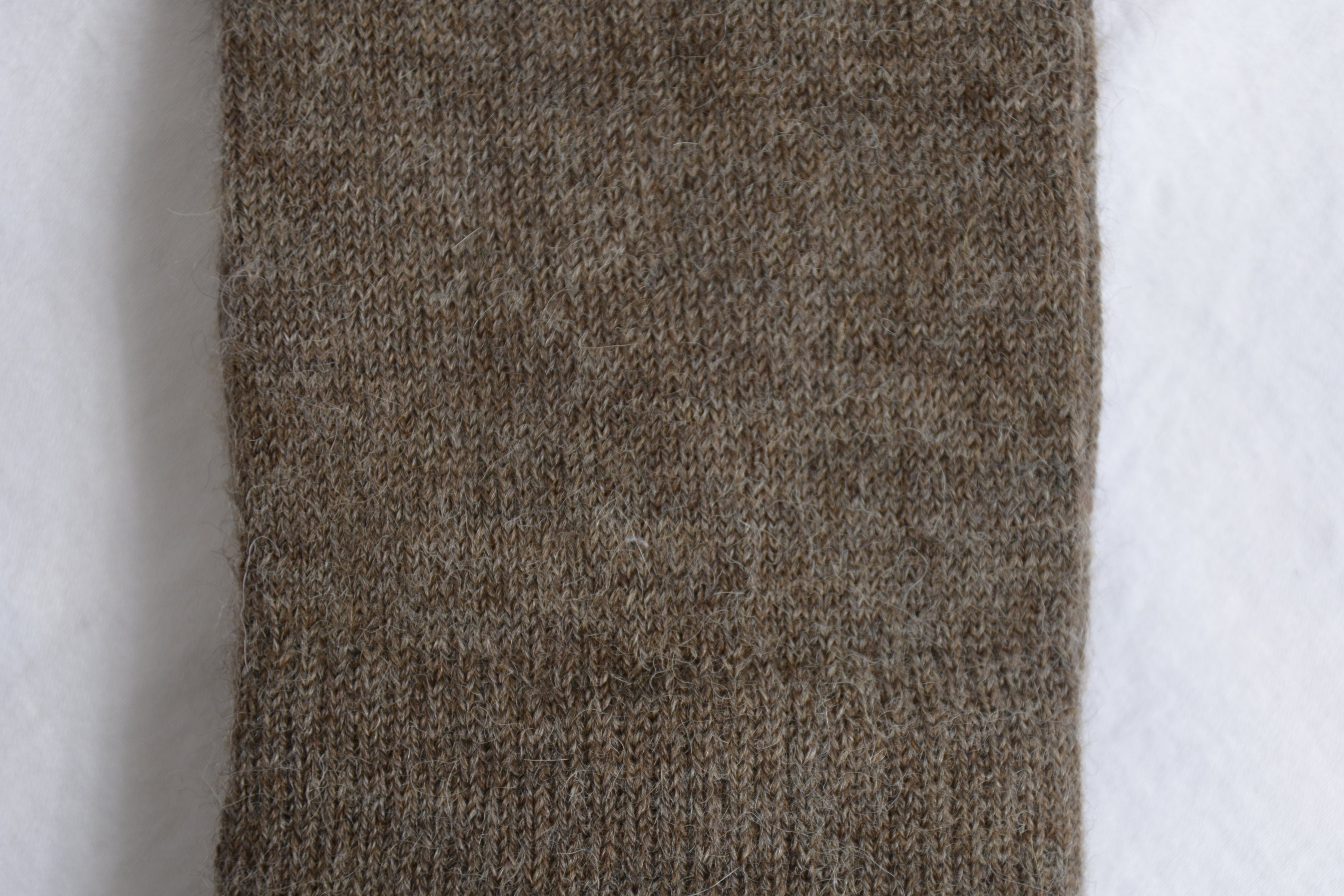 Alpaca_clothes_en_Peru_coffee_socks