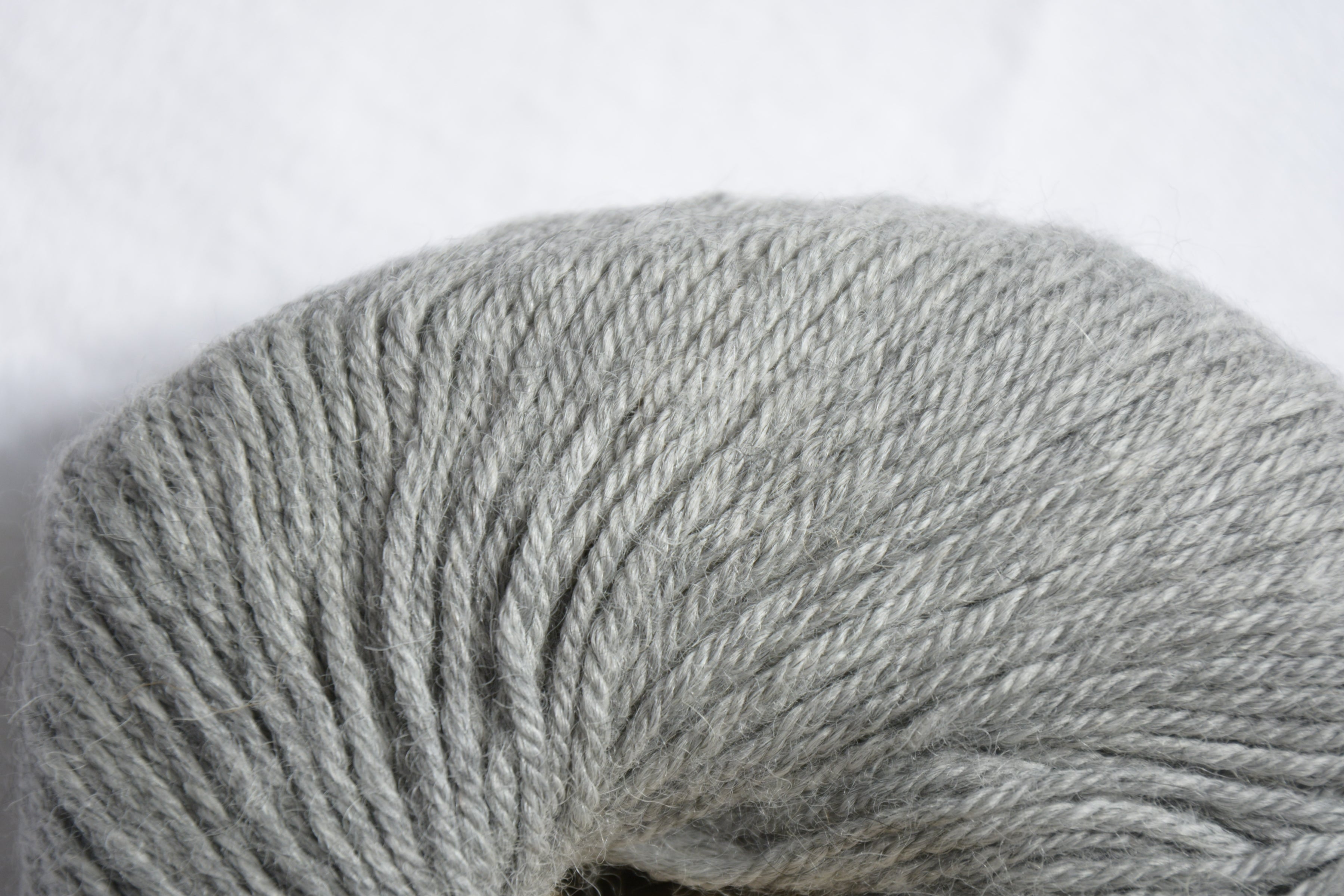 Wool_of_ baby_peruvian_alpaca_yarn_light_gray_colored