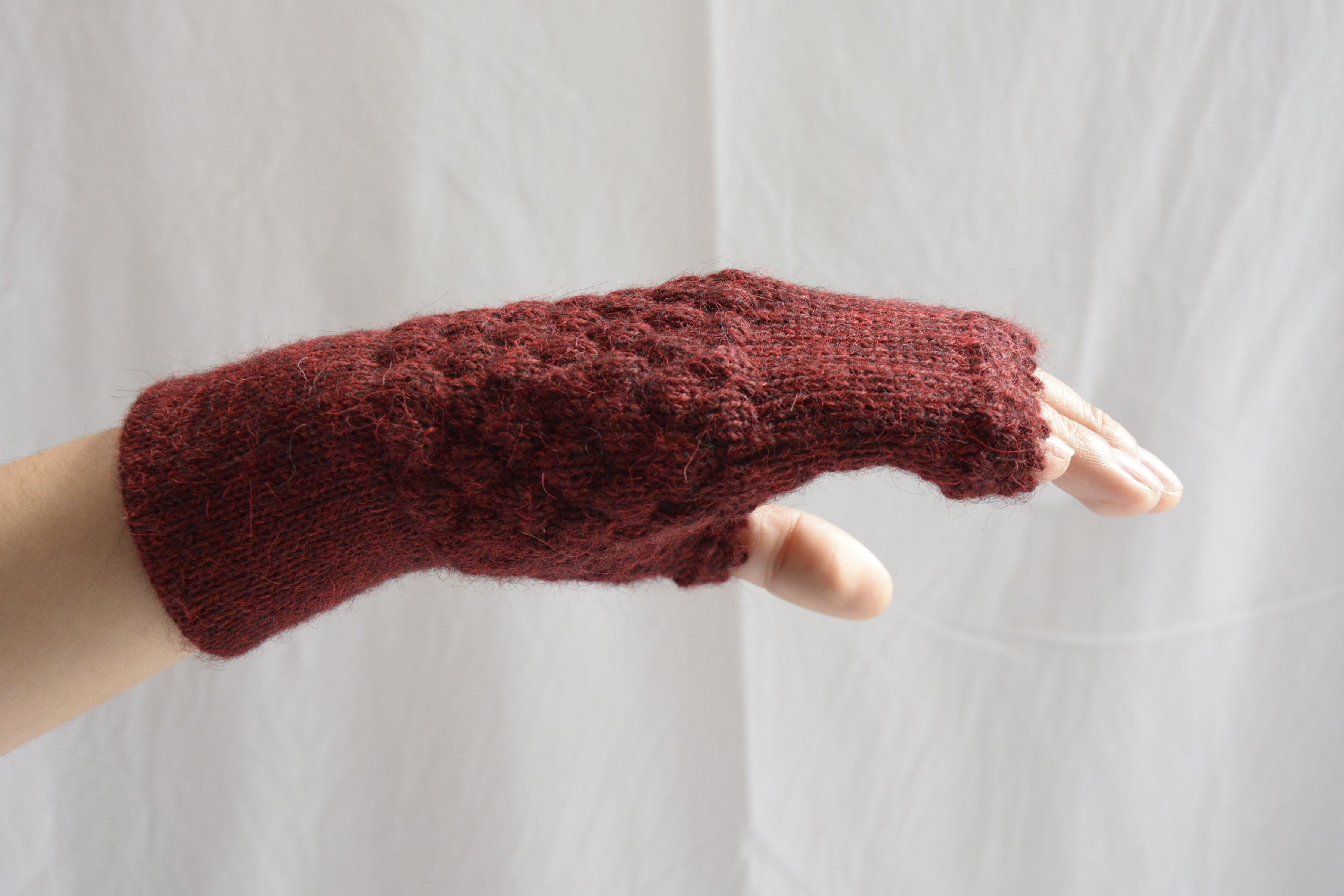 Hand_with_peruvian_alpaca_mitten_brick_red