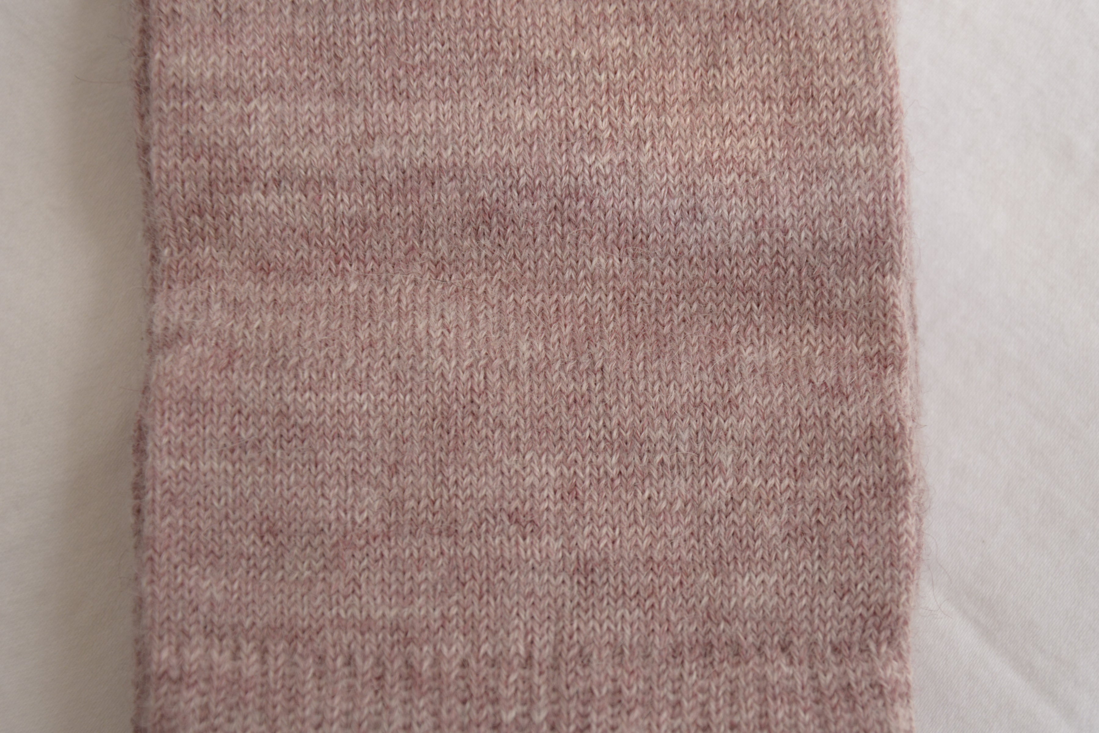 Alpaca_wool_clothing_en_Peru_pink_socks
