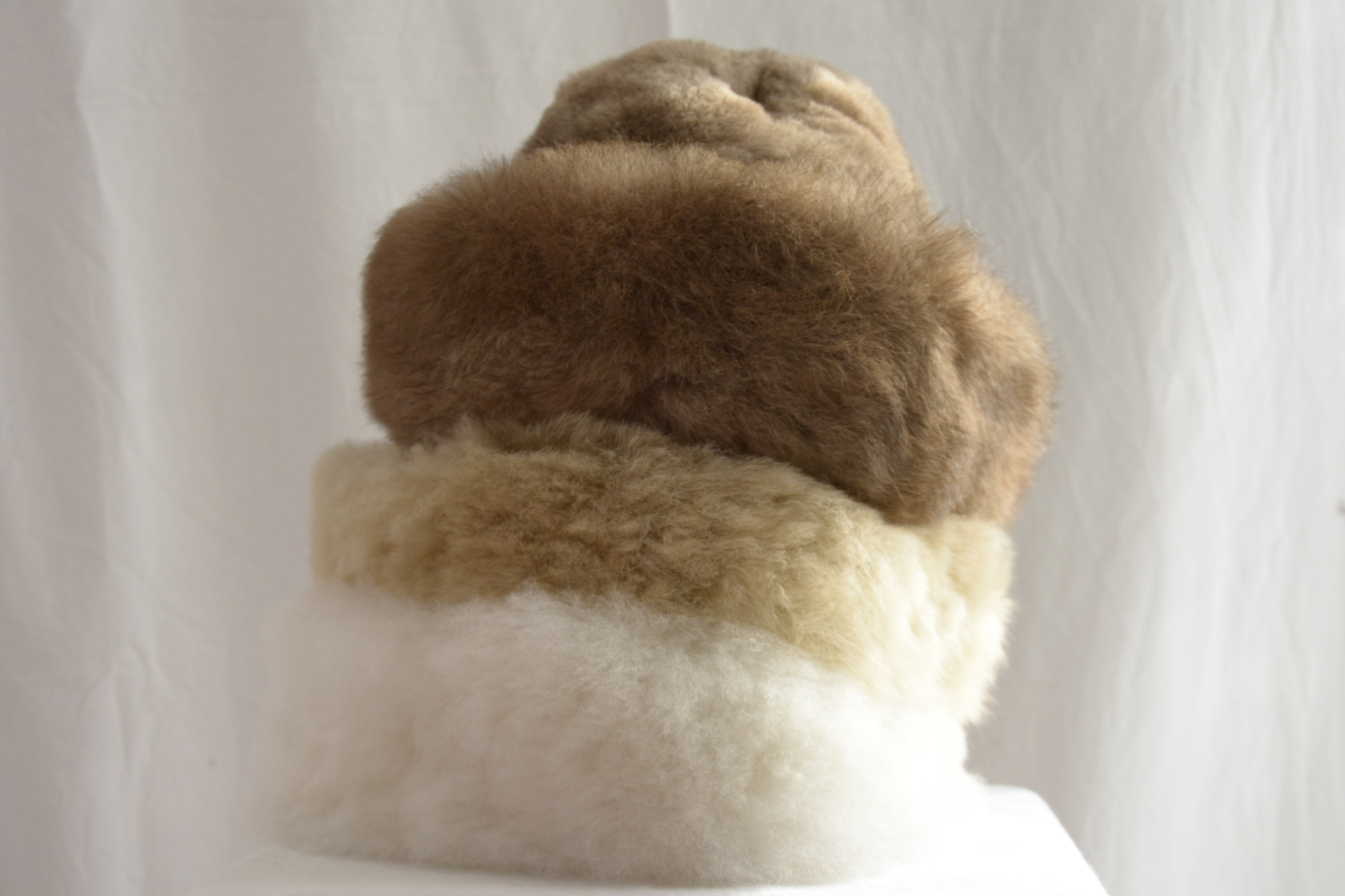 Authentic_alpaca_en_Peru_assorted_colors_warmy_hats