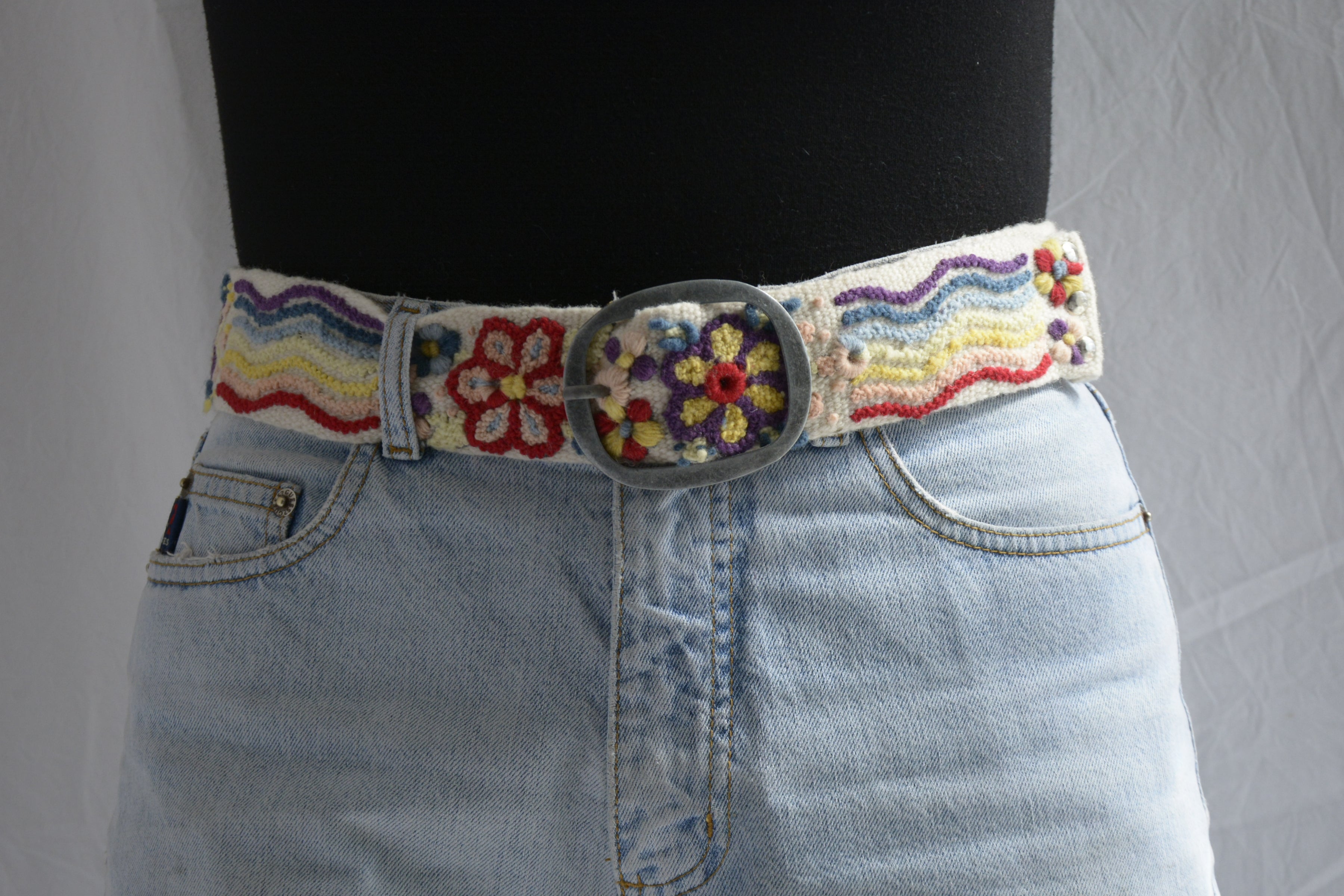 Alpaca_wool_white_flower_pattern_belt