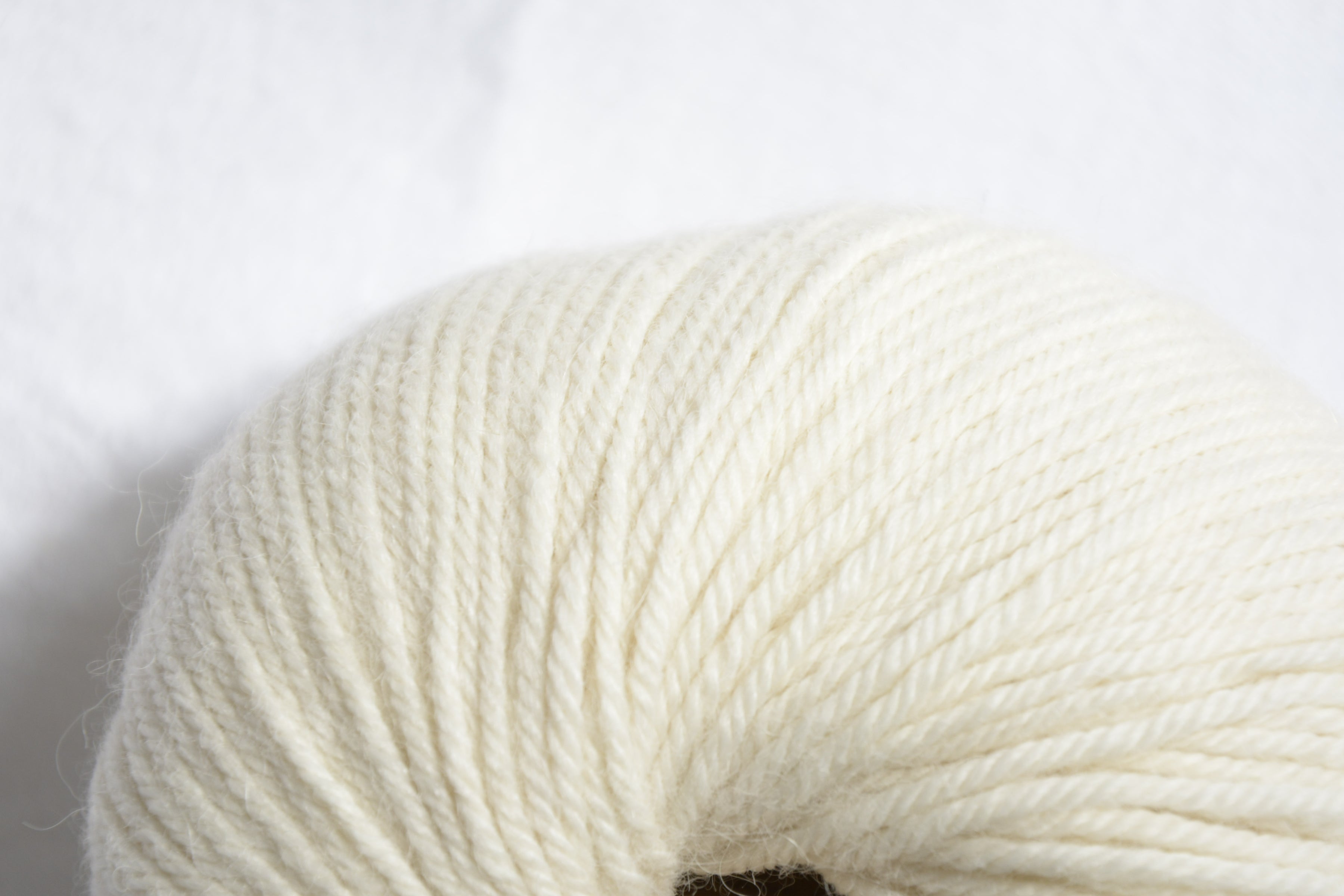 Wool_of_ baby_peruvian_alpaca_yarn_white_colored