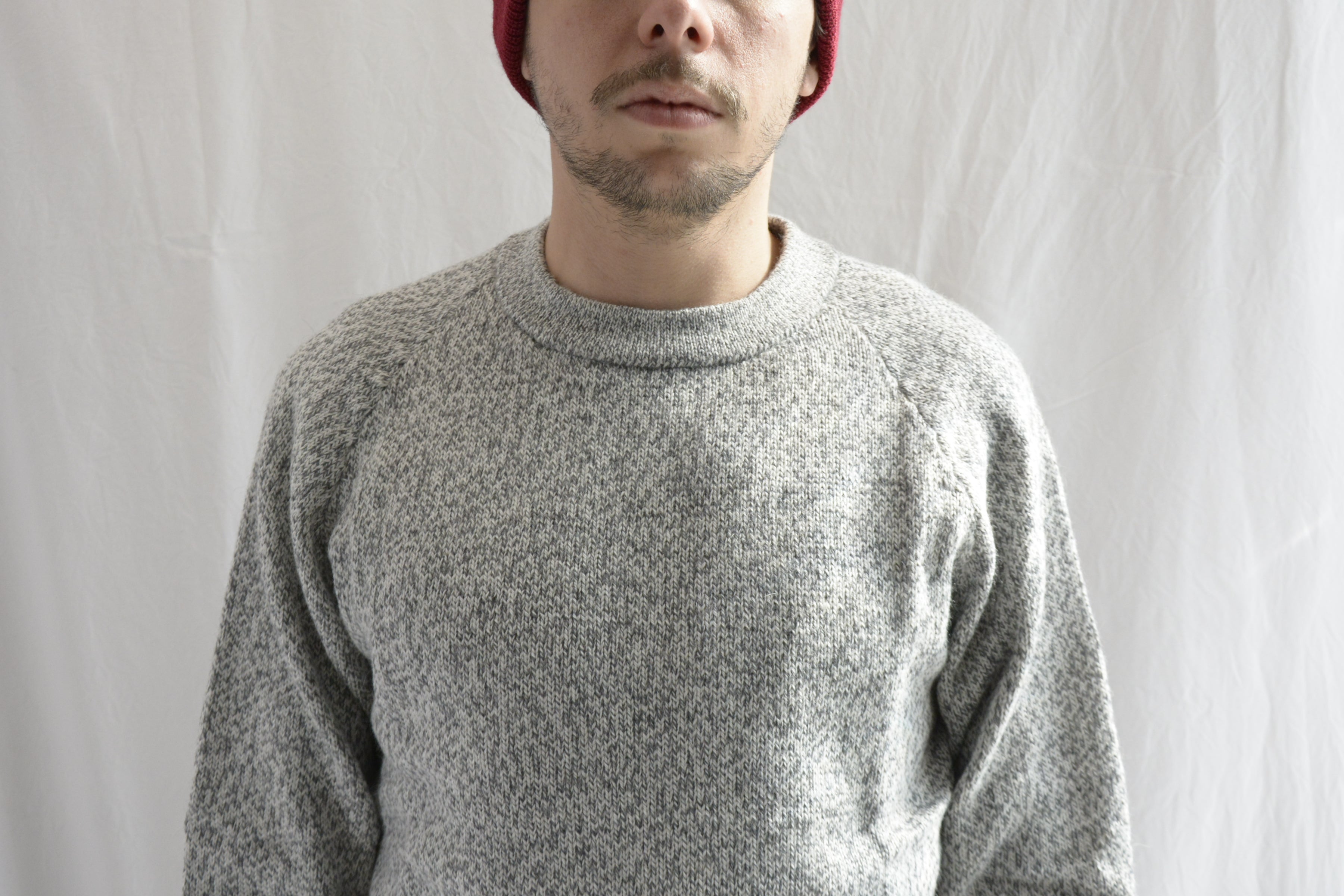 Man_wearing_light_gray_round_neck_sweater_alpaca_peruvian_wool