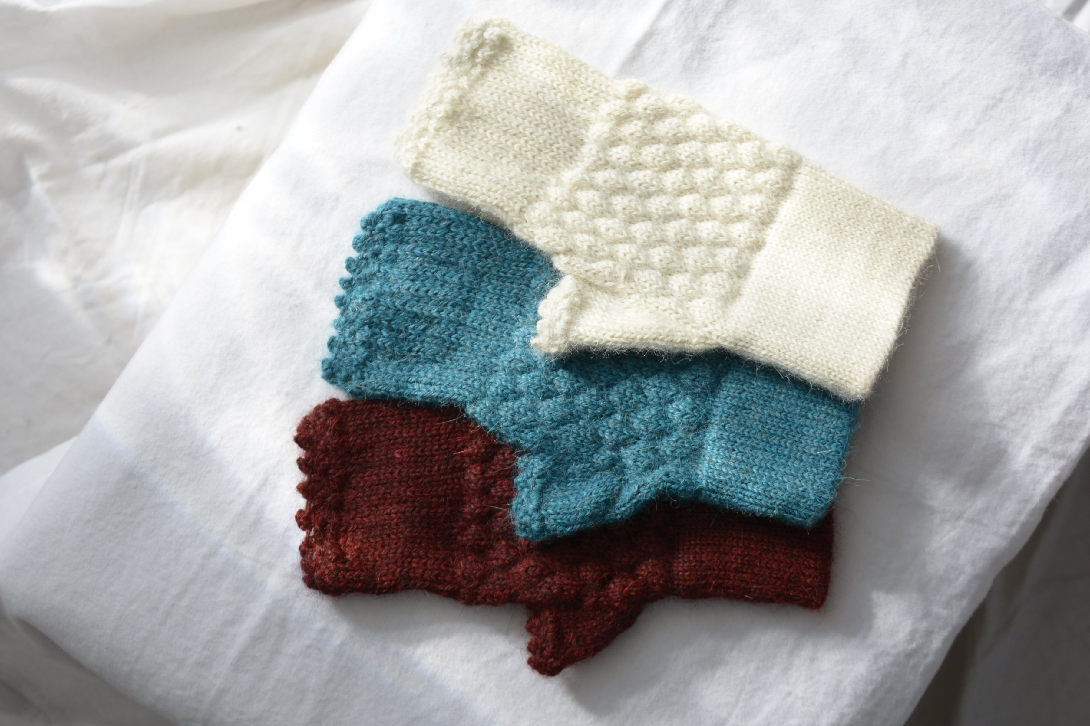 3_pairs_of_mittens_peruvian_wool_clothing