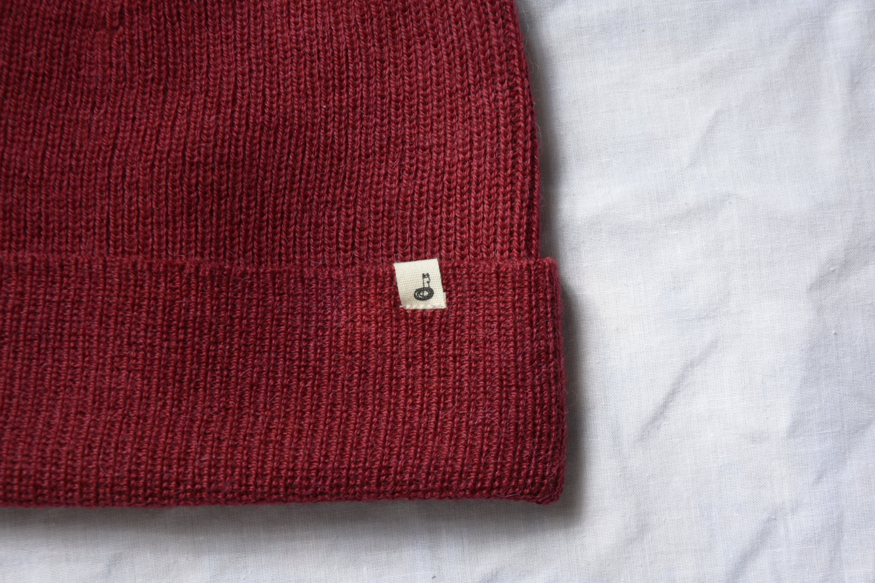 Red_beanie_closer_with_logo